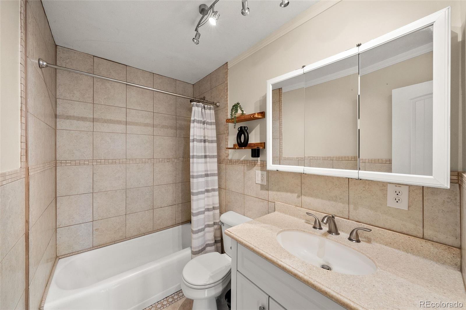 MLS Image #22 for 8060 s kendall boulevard,littleton, Colorado