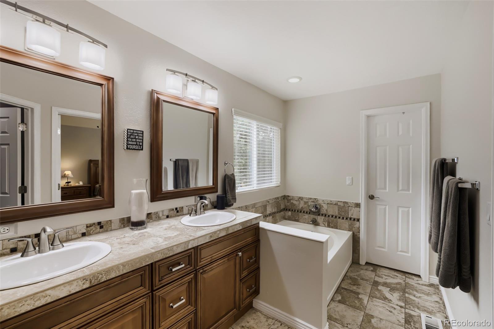 MLS Image #17 for 2897 s coors drive,denver, Colorado