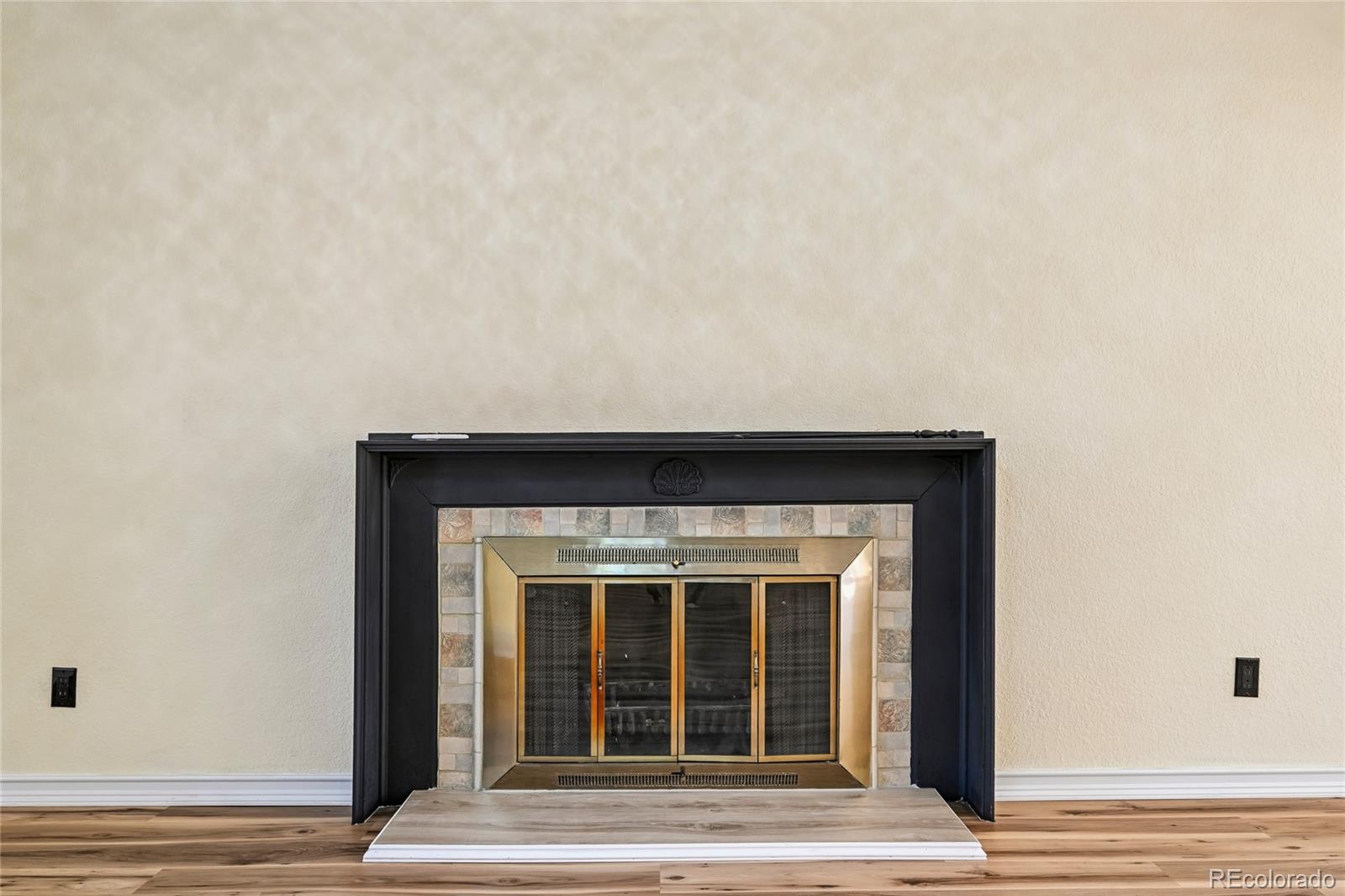 MLS Image #12 for 3145 s akron street,denver, Colorado