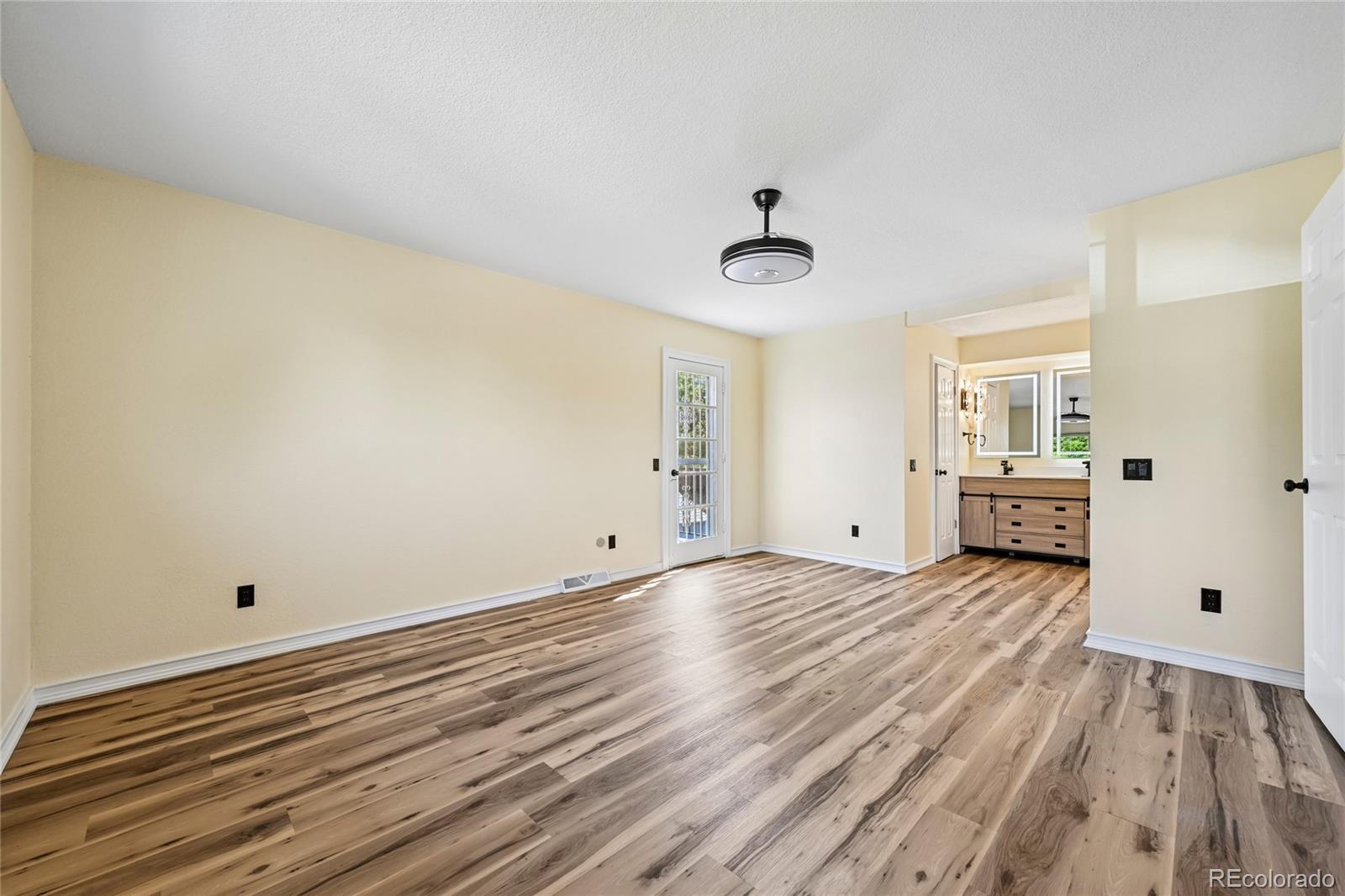 MLS Image #17 for 3145 s akron street,denver, Colorado