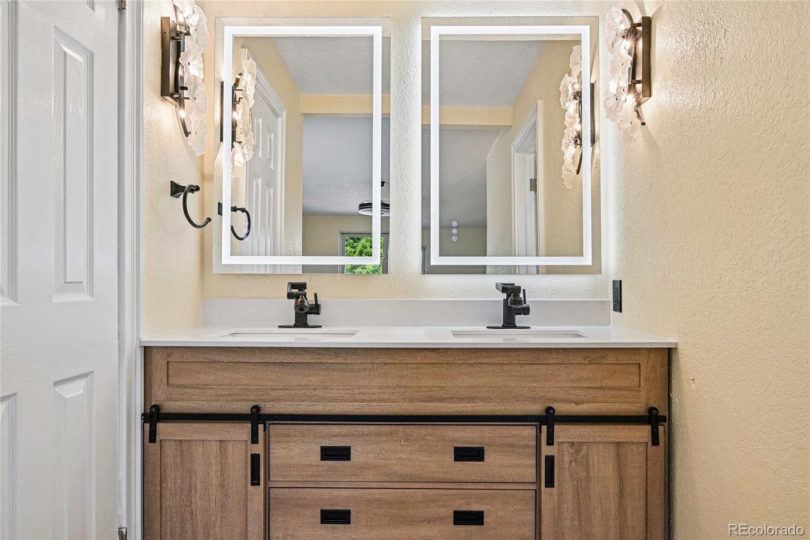 MLS Image #20 for 3145 s akron street,denver, Colorado