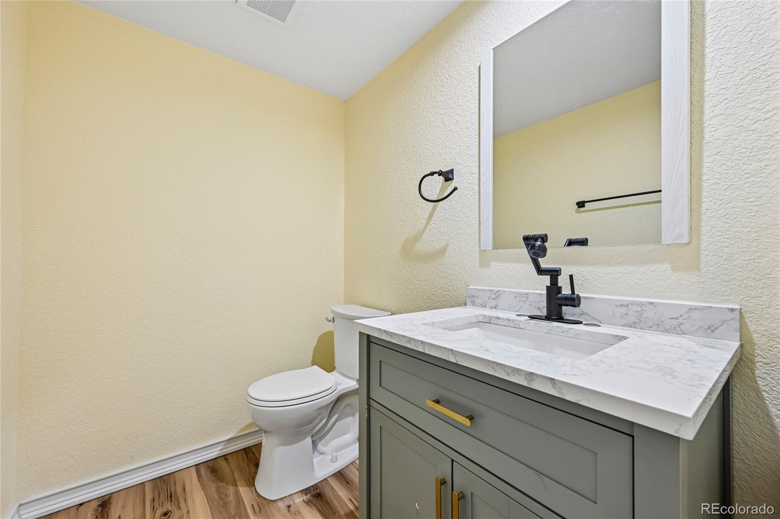 MLS Image #27 for 3145 s akron street,denver, Colorado