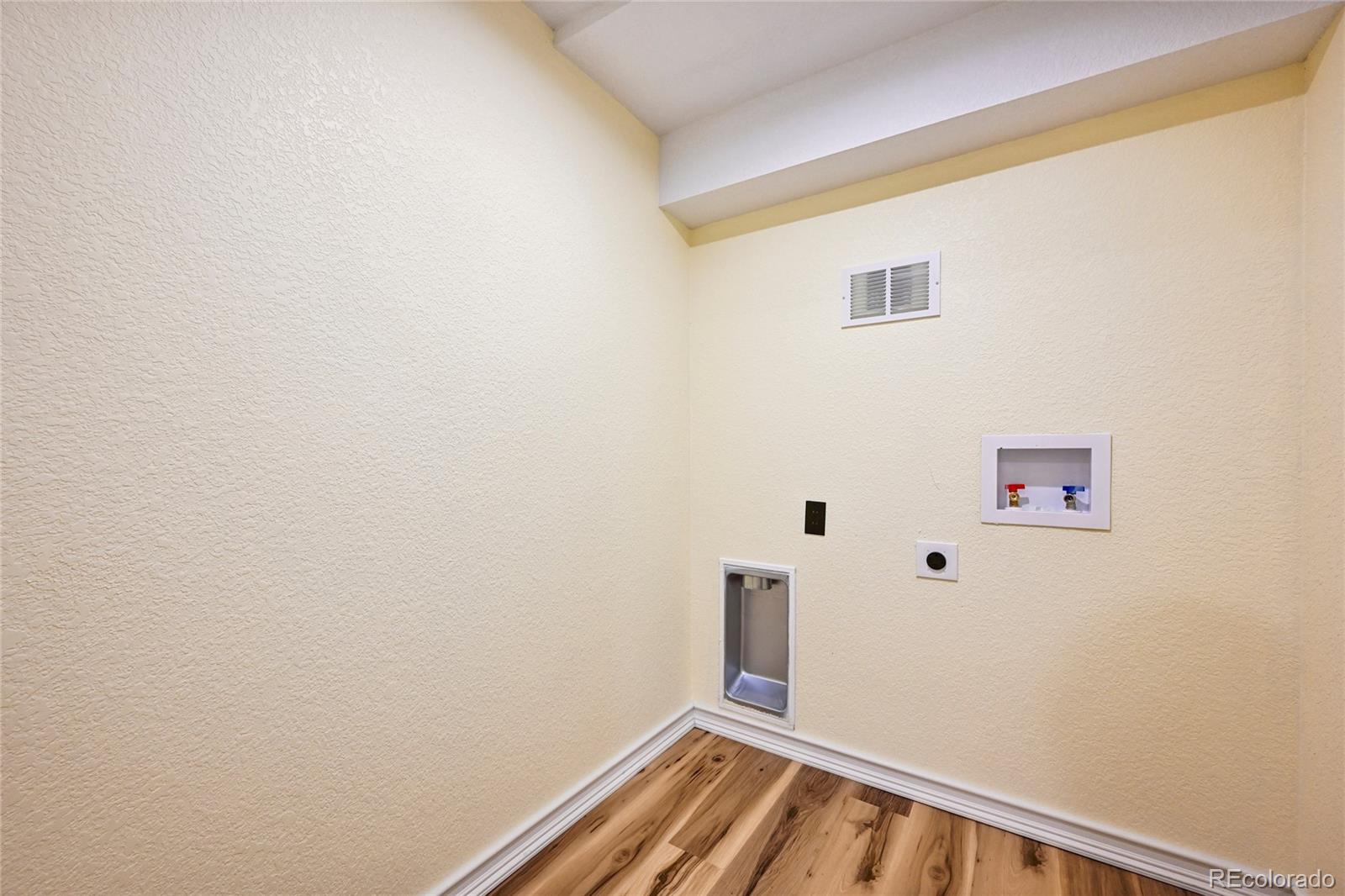 MLS Image #36 for 3145 s akron street,denver, Colorado
