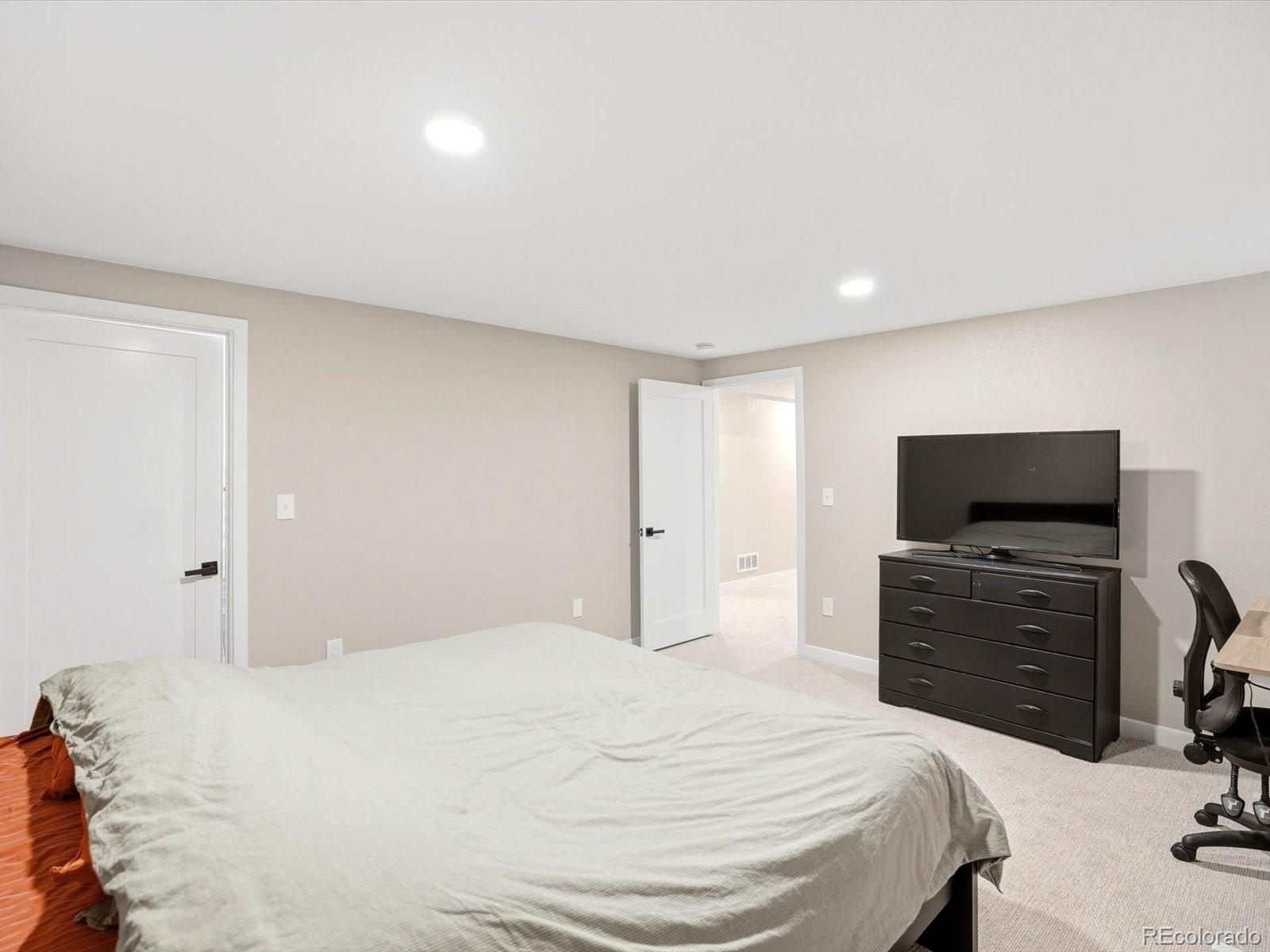 MLS Image #29 for 13782  omega circle,lone tree, Colorado