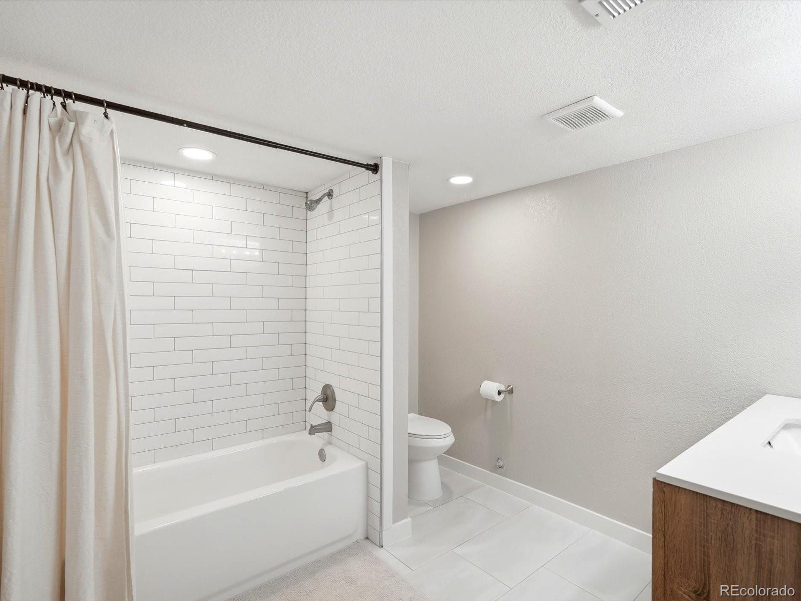 MLS Image #30 for 13782  omega circle,lone tree, Colorado