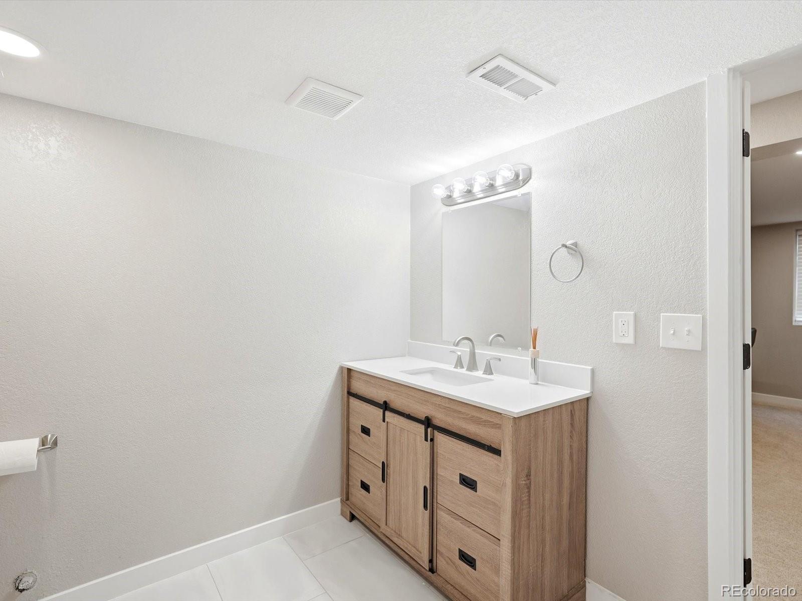 MLS Image #31 for 13782  omega circle,lone tree, Colorado