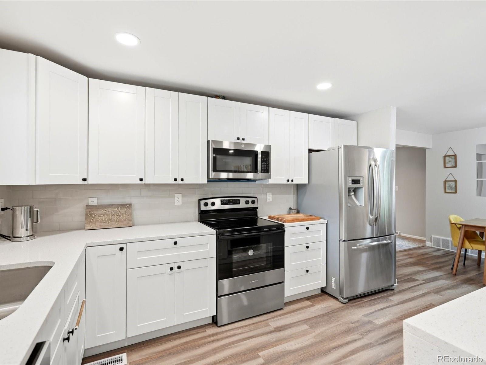 MLS Image #5 for 13782  omega circle,lone tree, Colorado