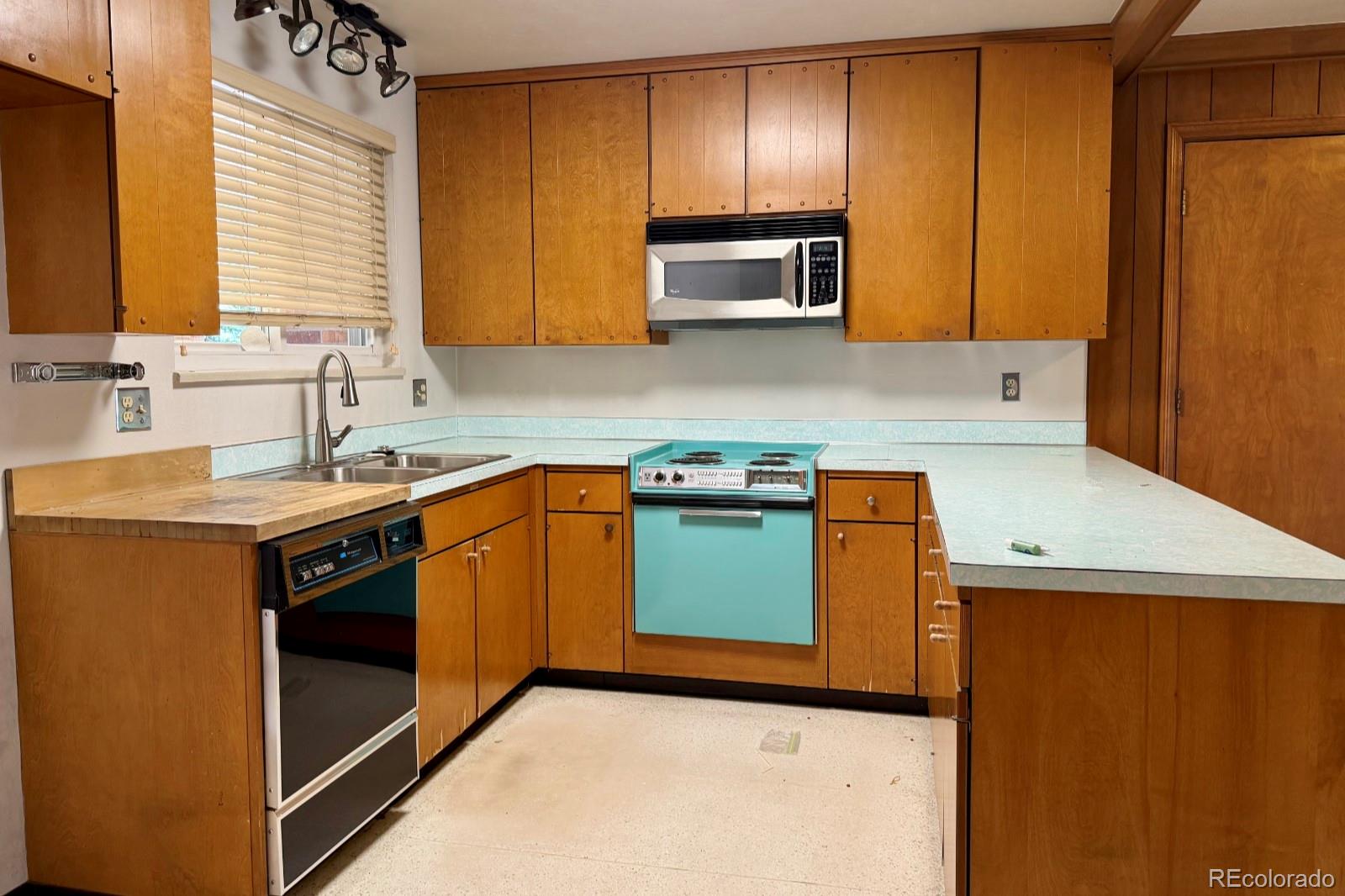 MLS Image #2 for 1114 s oakland street,aurora, Colorado