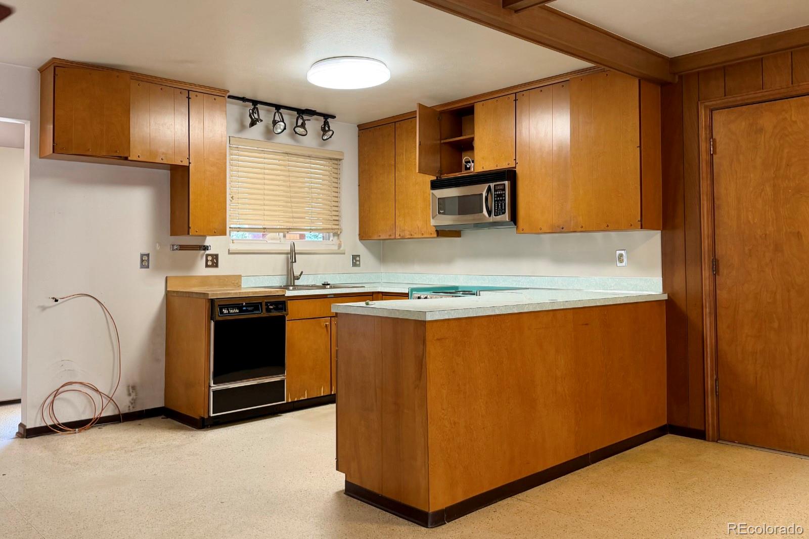 MLS Image #3 for 1114 s oakland street,aurora, Colorado