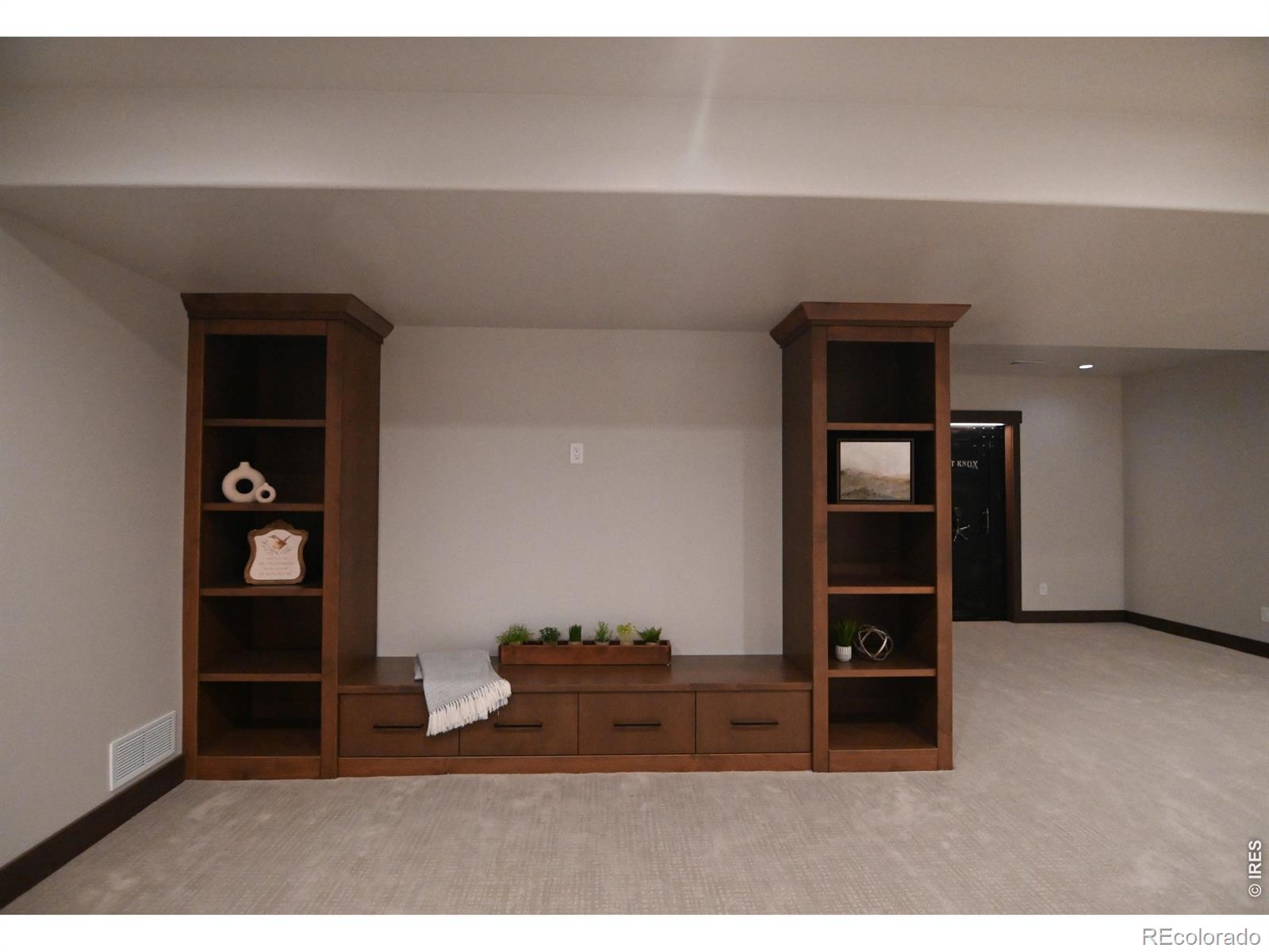 MLS Image #26 for 35168  hillhouse lane,windsor, Colorado