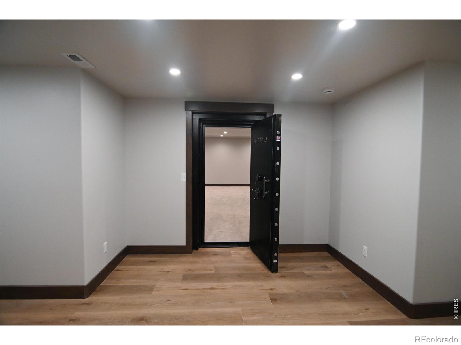 MLS Image #28 for 35168  hillhouse lane,windsor, Colorado