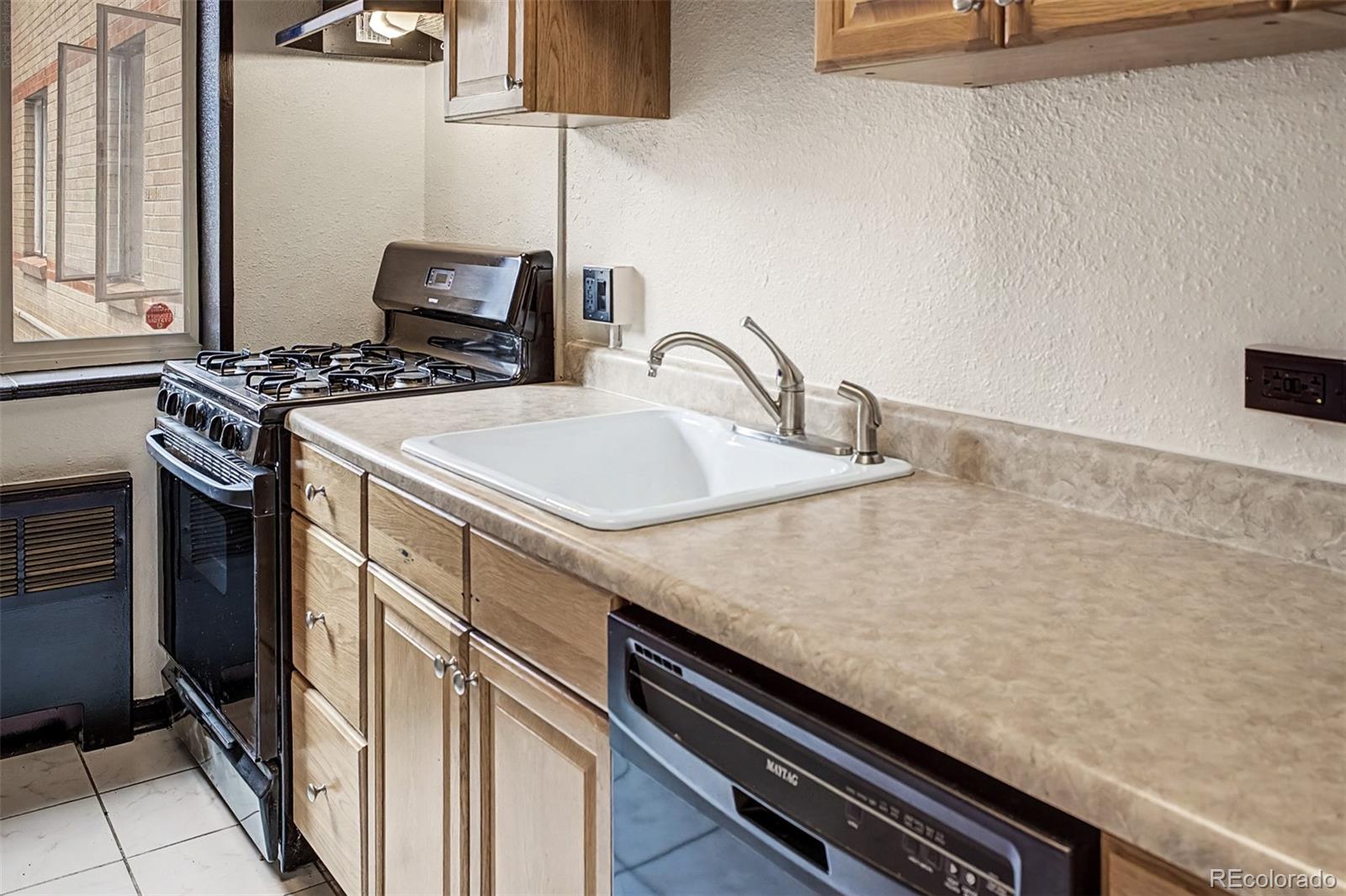 MLS Image #11 for 1101  bellaire street,denver, Colorado