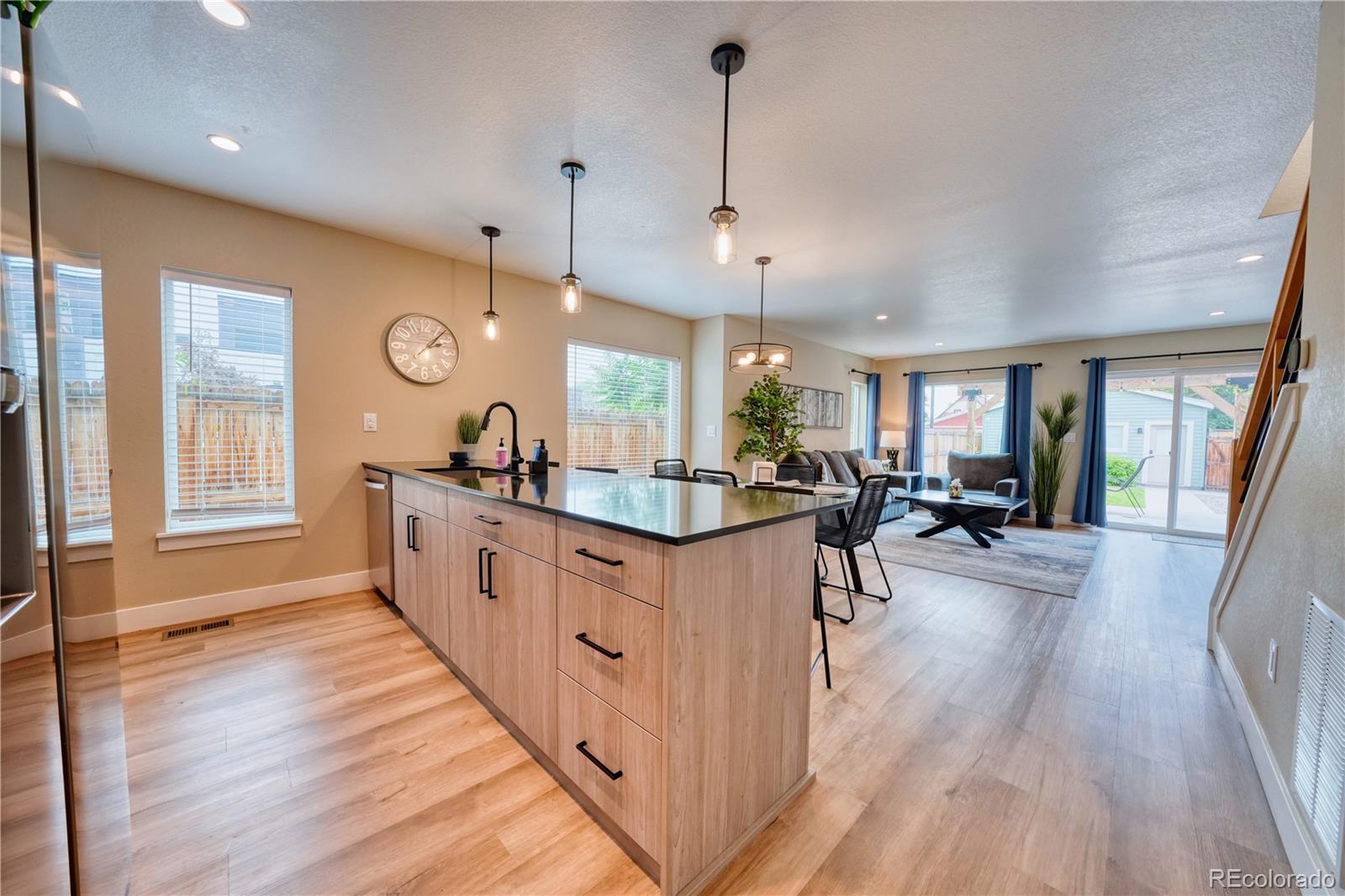 MLS Image #14 for 829  kalamath street,denver, Colorado