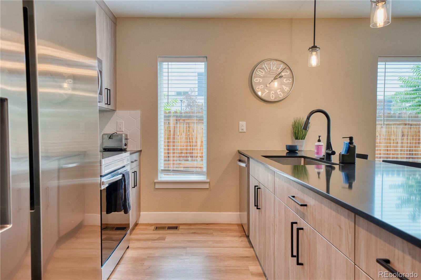 MLS Image #15 for 829  kalamath street,denver, Colorado