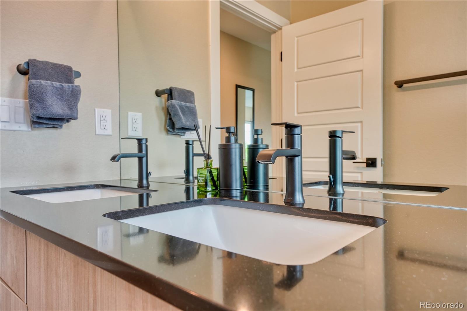 MLS Image #27 for 829  kalamath street,denver, Colorado