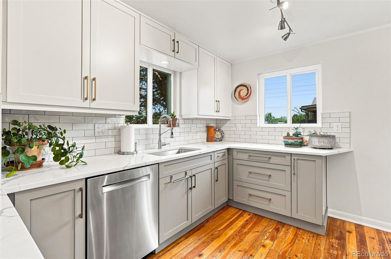 MLS Image #14 for 3280  niagara street,denver, Colorado