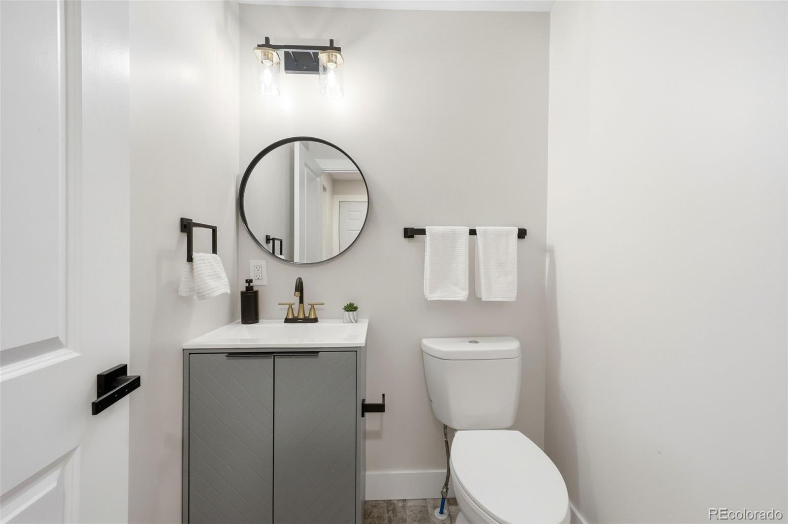 MLS Image #18 for 3831 s hillcrest drive,denver, Colorado