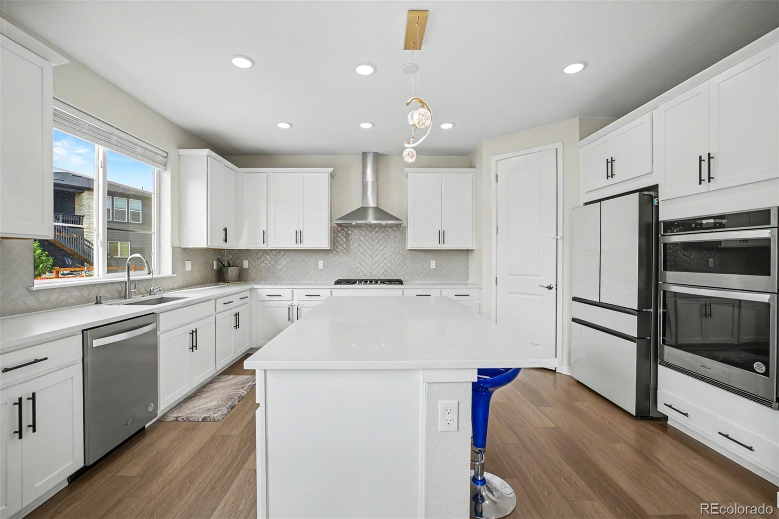 MLS Image #15 for 23933 e 39th avenue,aurora, Colorado