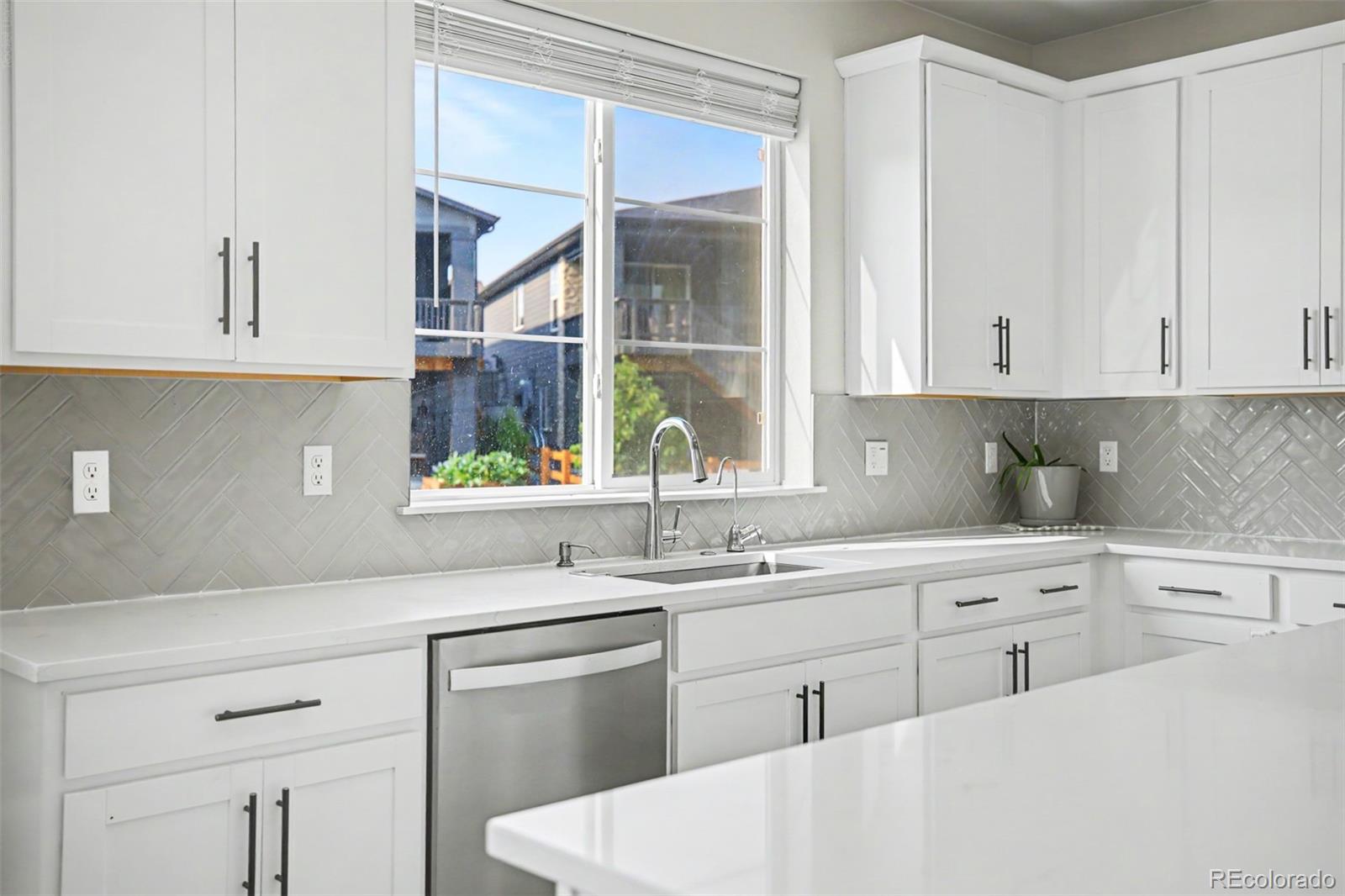 MLS Image #16 for 23933 e 39th avenue,aurora, Colorado