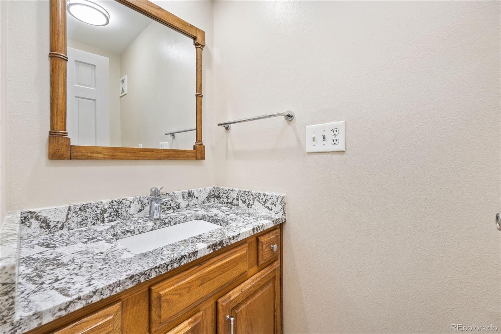 MLS Image #11 for 4070 s willow way,denver, Colorado