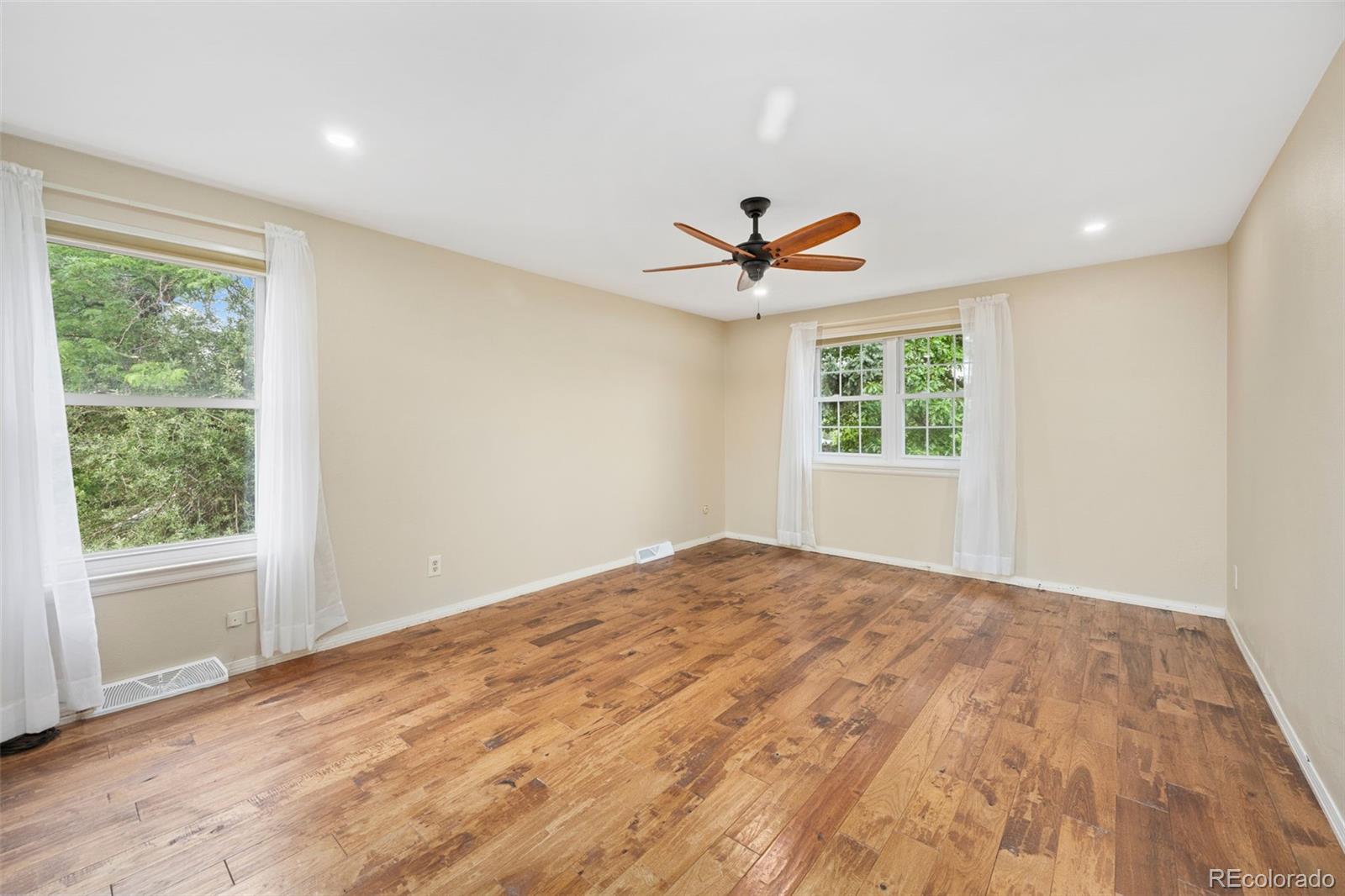 MLS Image #13 for 4070 s willow way,denver, Colorado