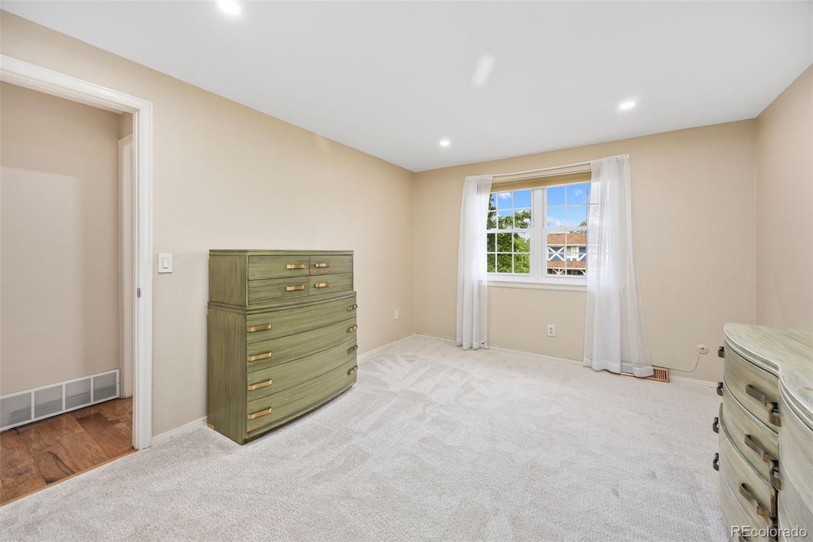 MLS Image #17 for 4070 s willow way,denver, Colorado