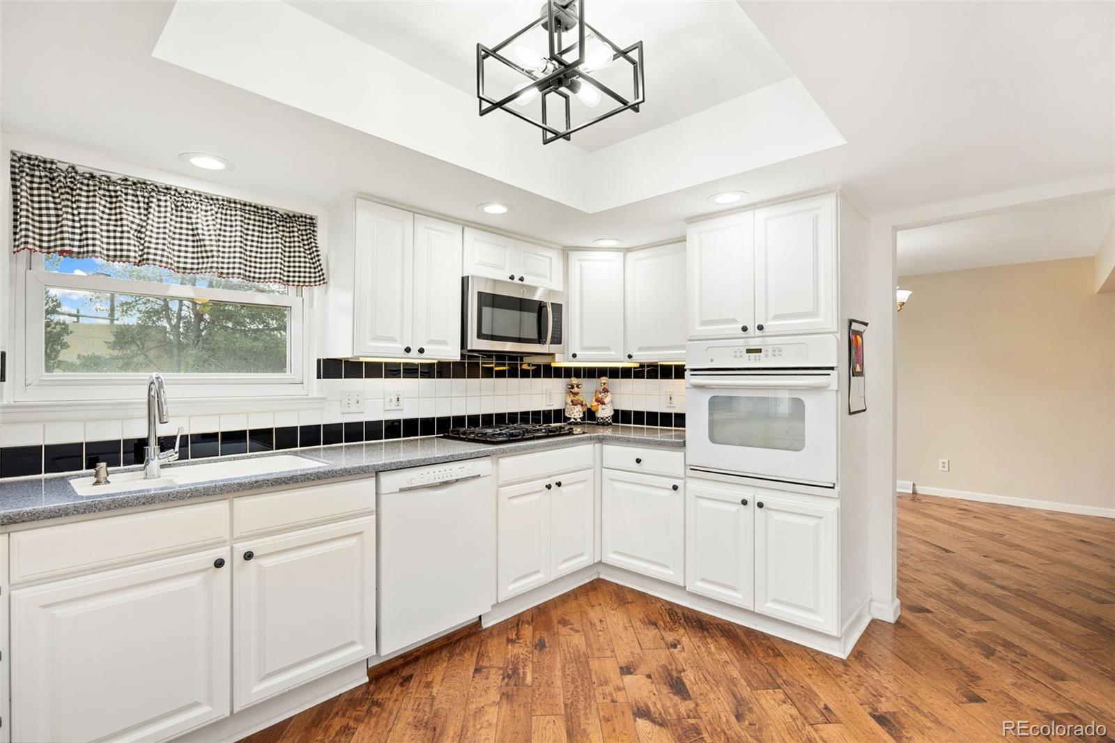 MLS Image #4 for 4070 s willow way,denver, Colorado