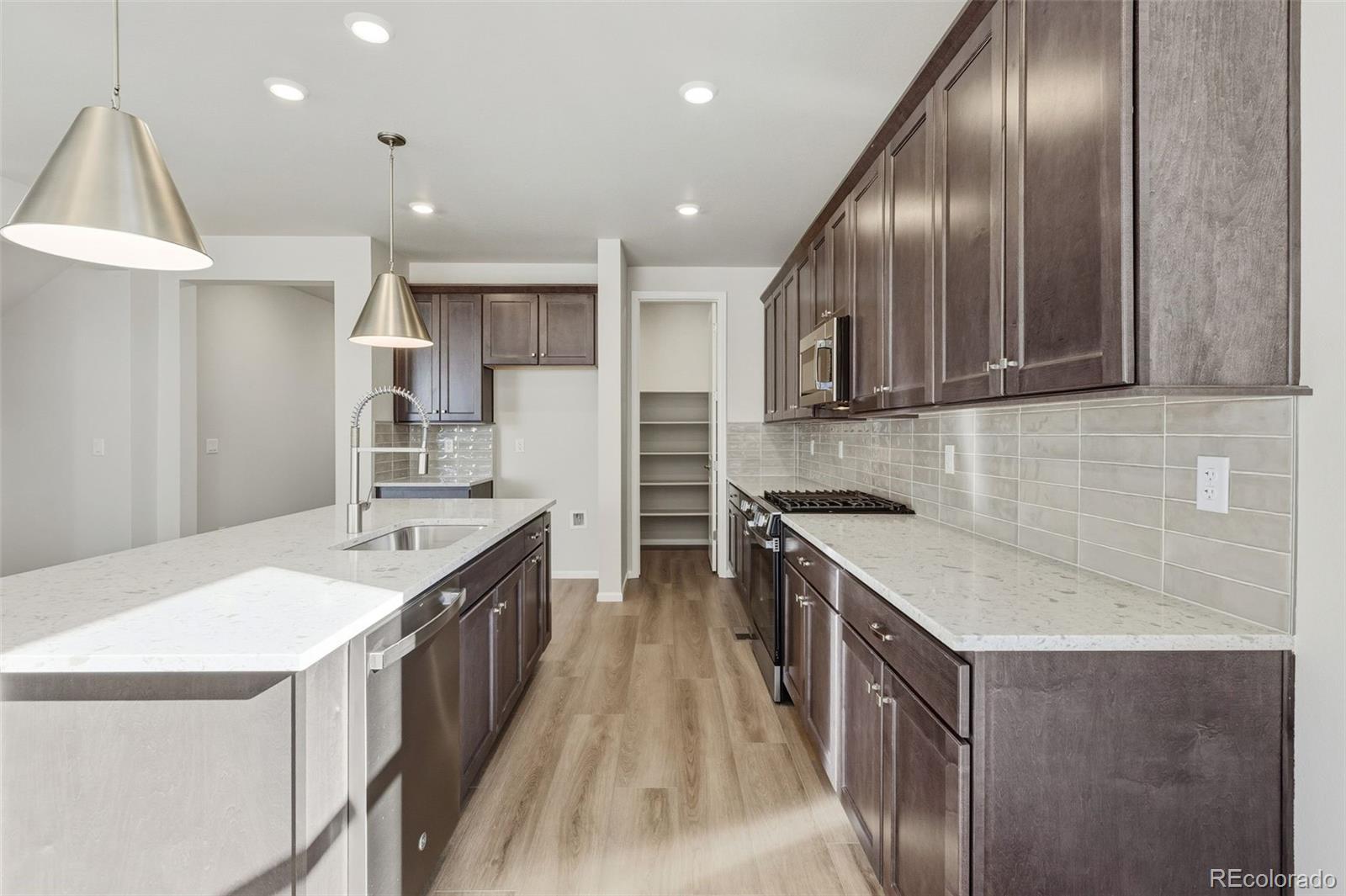 MLS Image #4 for 15277  poplar street,thornton, Colorado