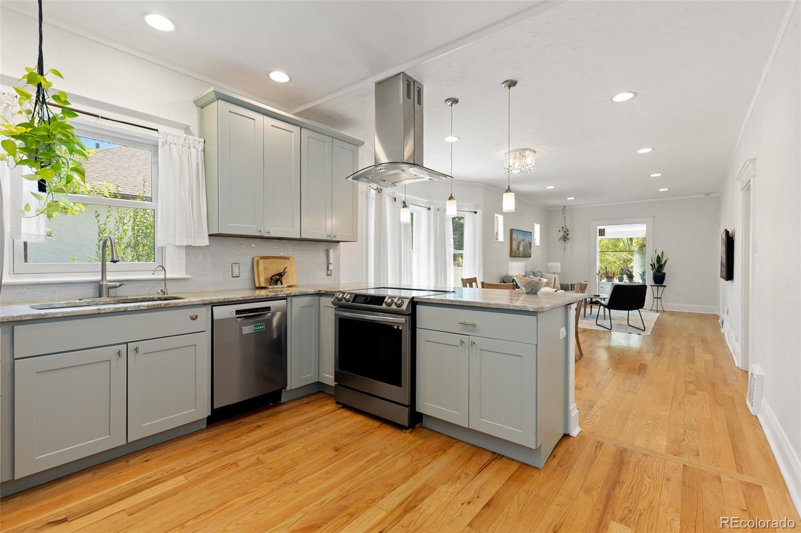 MLS Image #16 for 1490 s lincoln street,denver, Colorado
