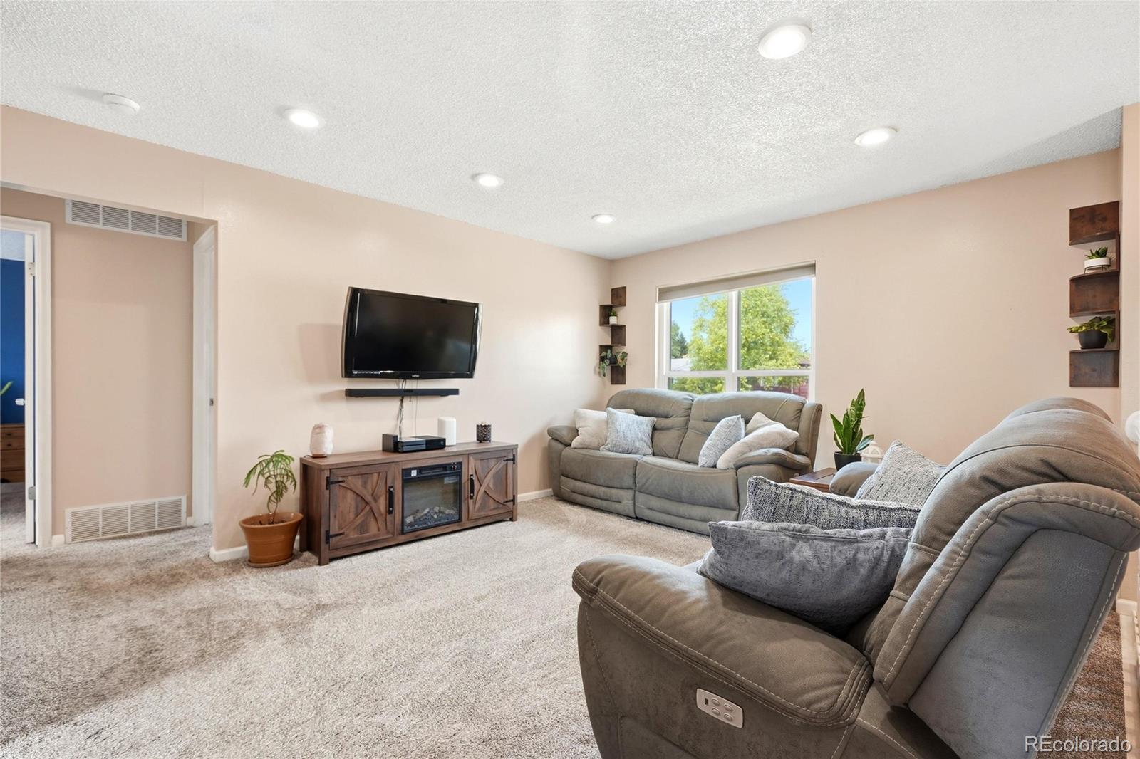 MLS Image #4 for 10029  alcott street,denver, Colorado
