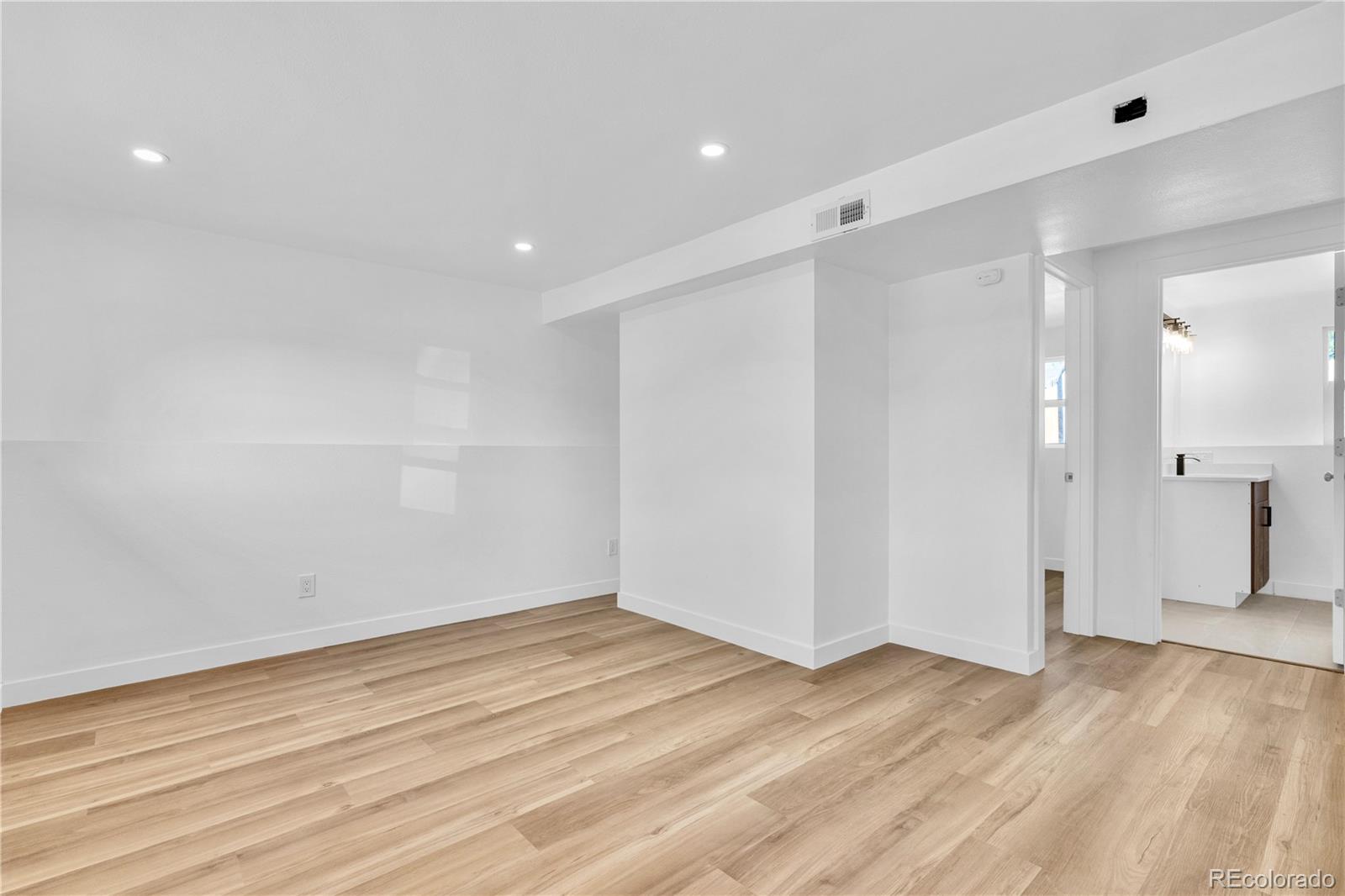 MLS Image #8 for 10272 w lehigh avenue,denver, Colorado
