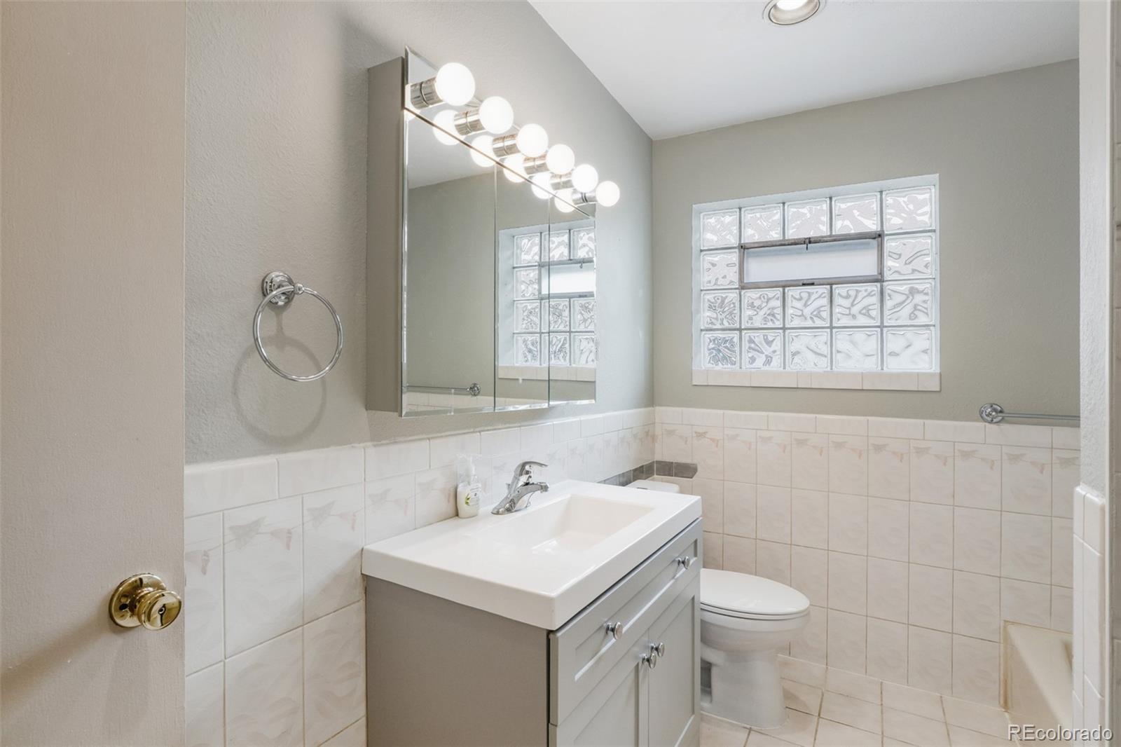 MLS Image #10 for 181 s holly street,denver, Colorado
