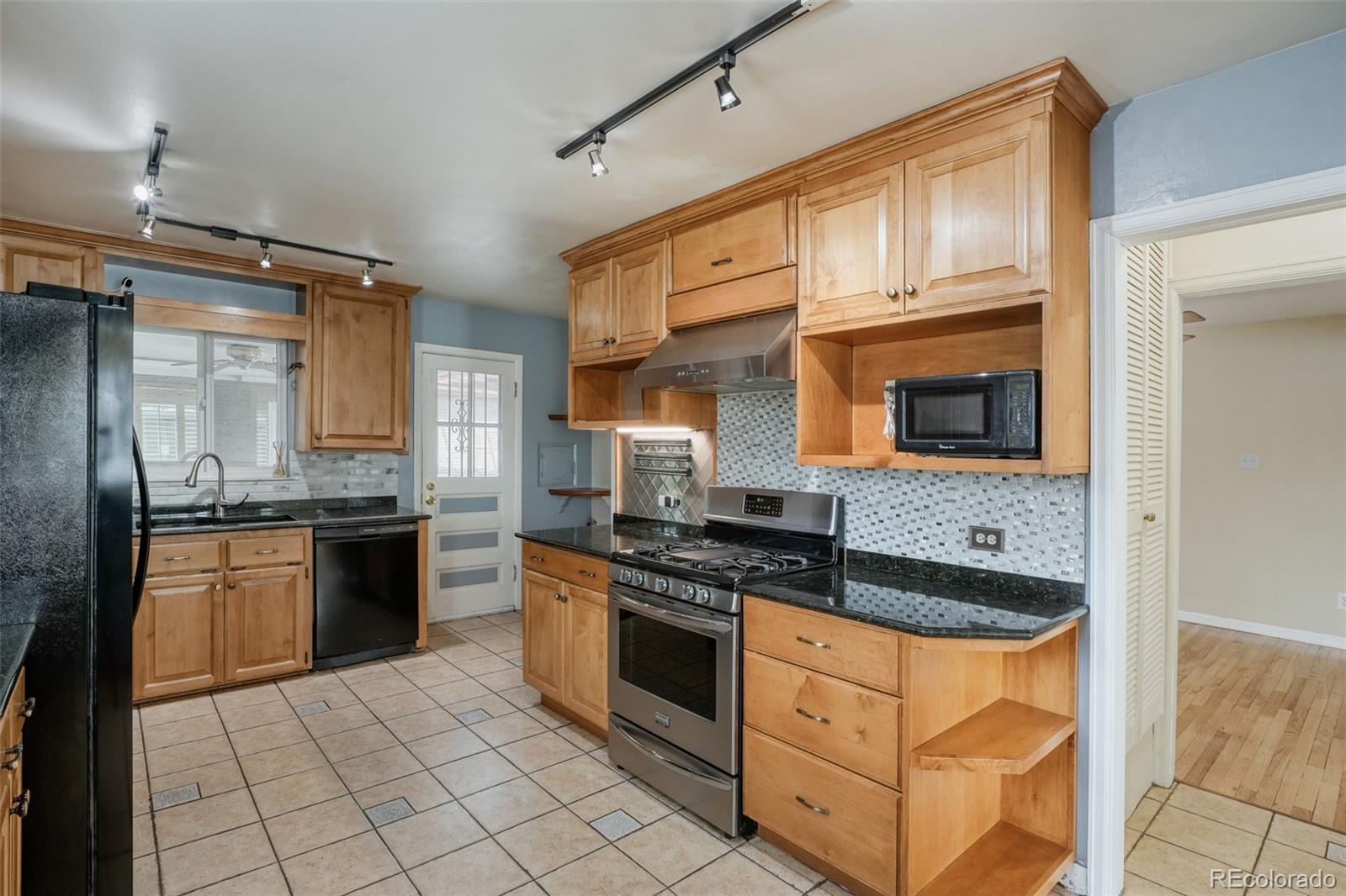 MLS Image #4 for 181 s holly street,denver, Colorado