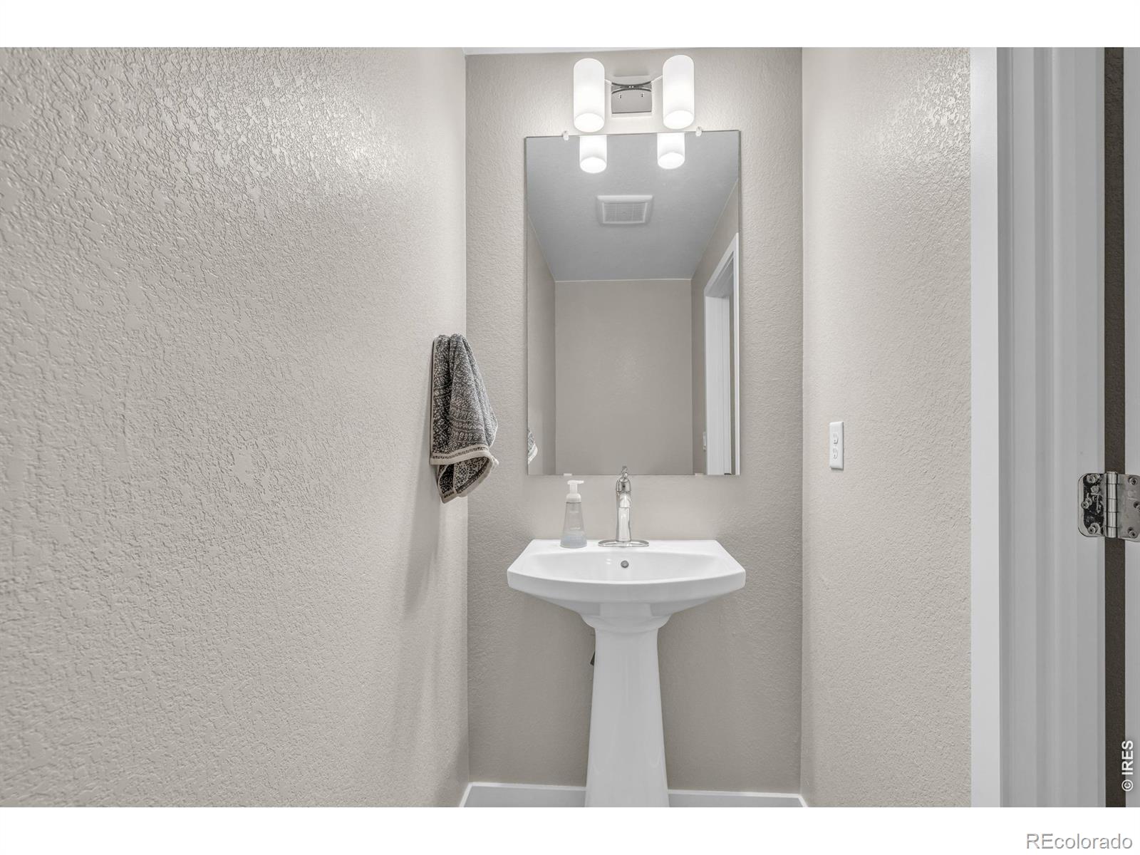 MLS Image #13 for 9074  moondance drive,littleton, Colorado