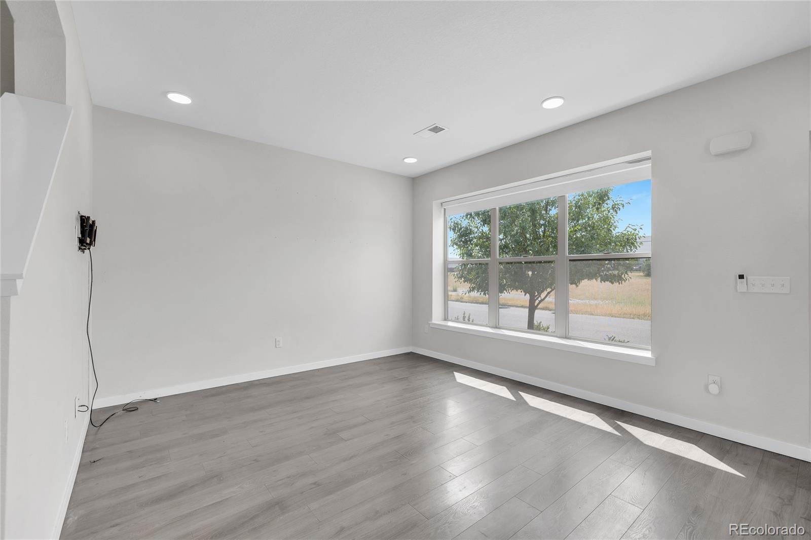 MLS Image #35 for 9811 e 56th place,denver, Colorado