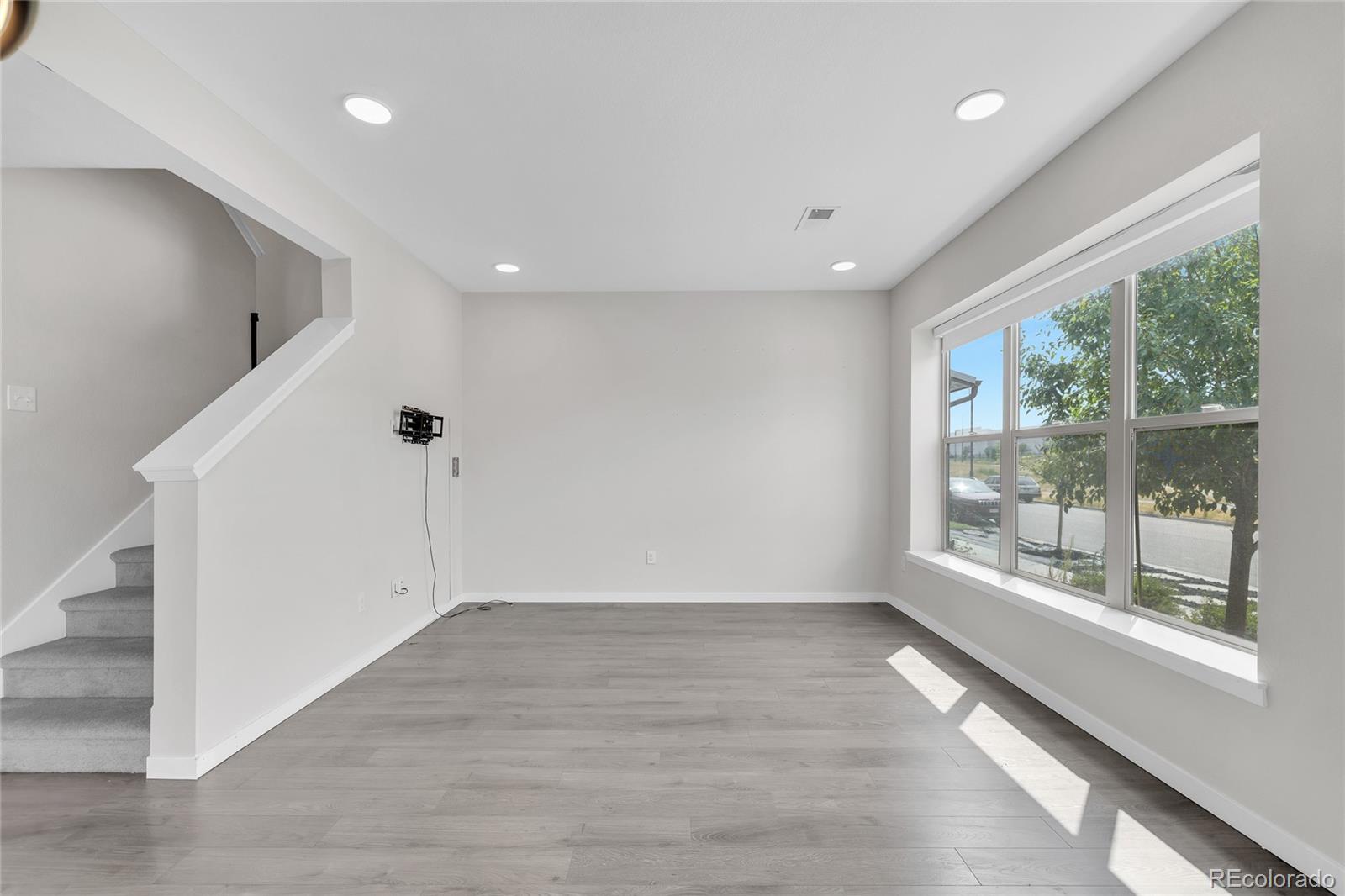MLS Image #36 for 9811 e 56th place,denver, Colorado