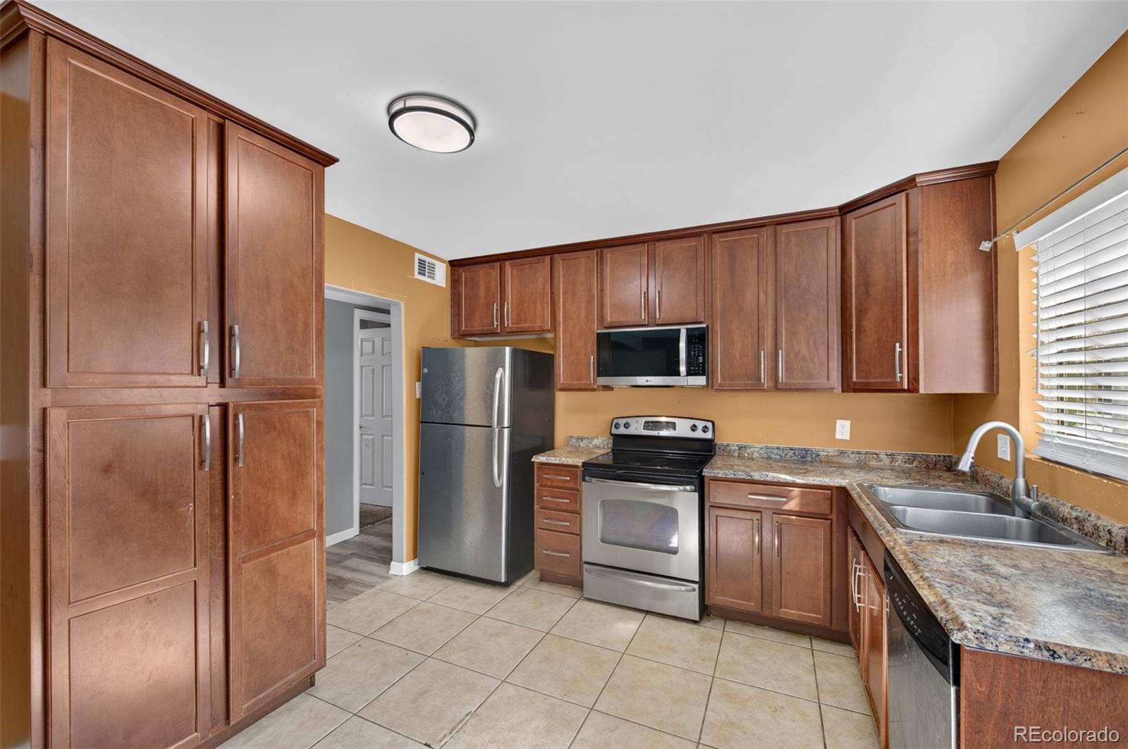 MLS Image #13 for 919  troy street,aurora, Colorado