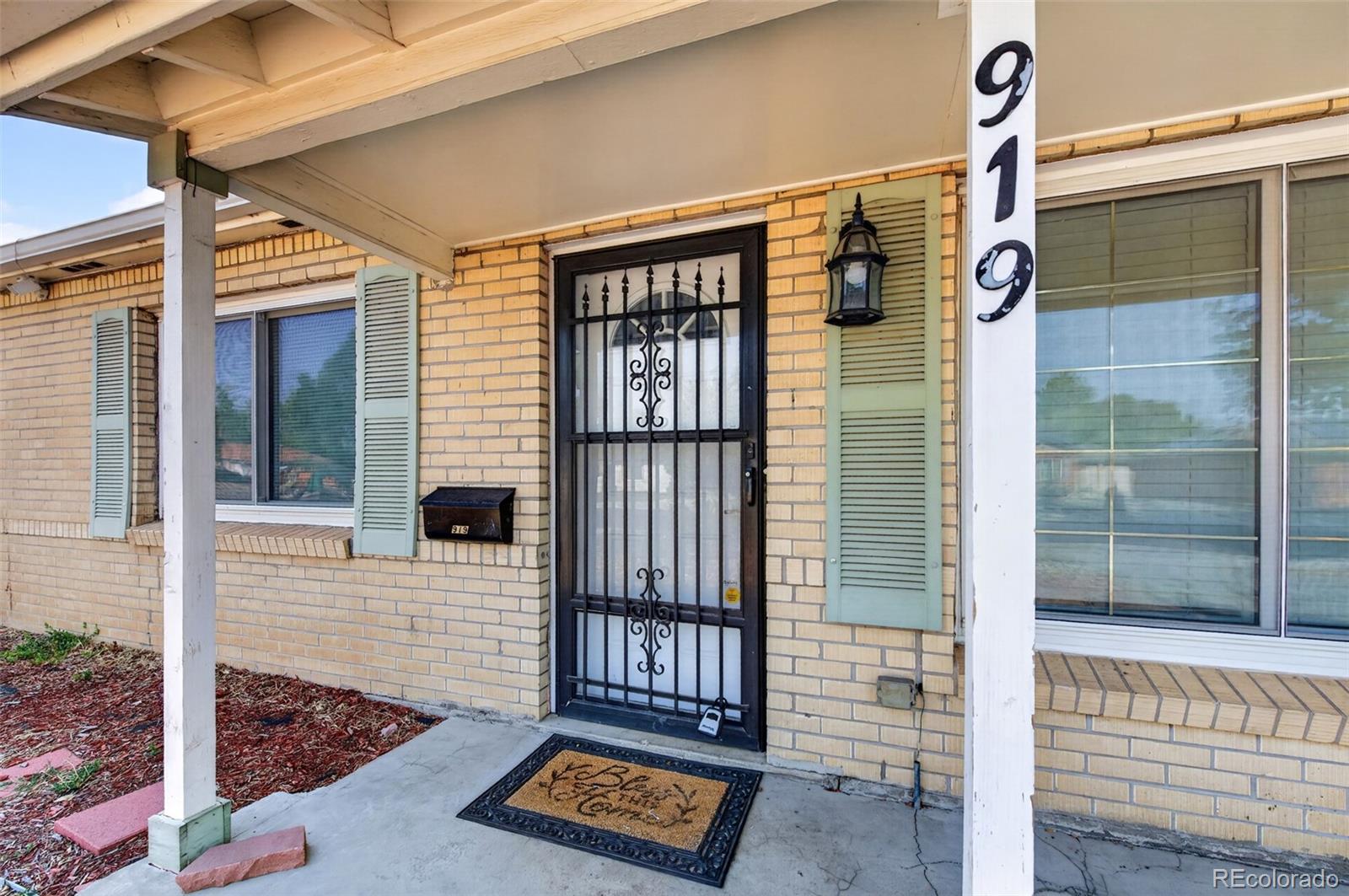 MLS Image #3 for 919  troy street,aurora, Colorado