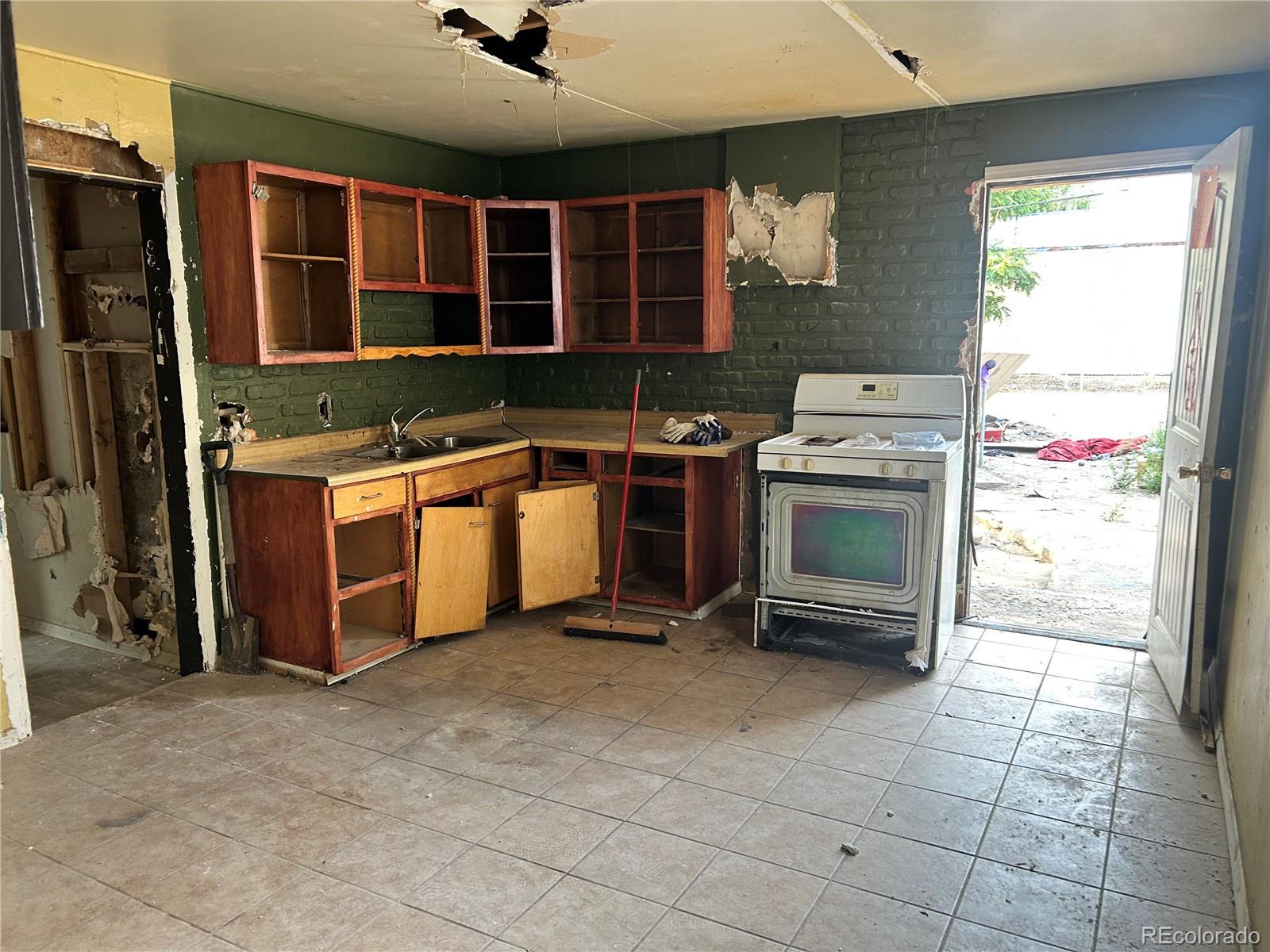 MLS Image #2 for 619 e 11th street,pueblo, Colorado