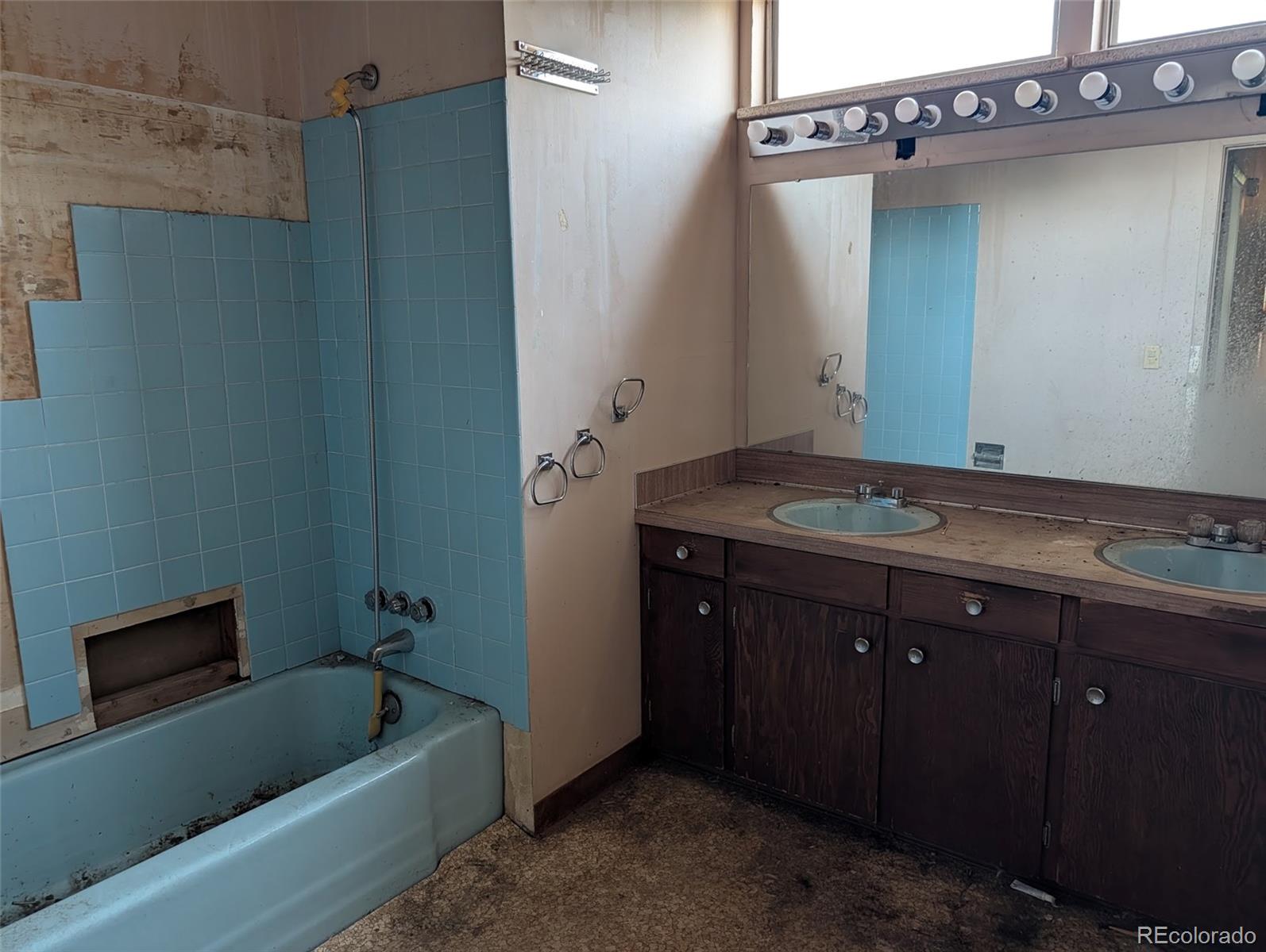 MLS Image #14 for 950 s foothill drive,denver, Colorado