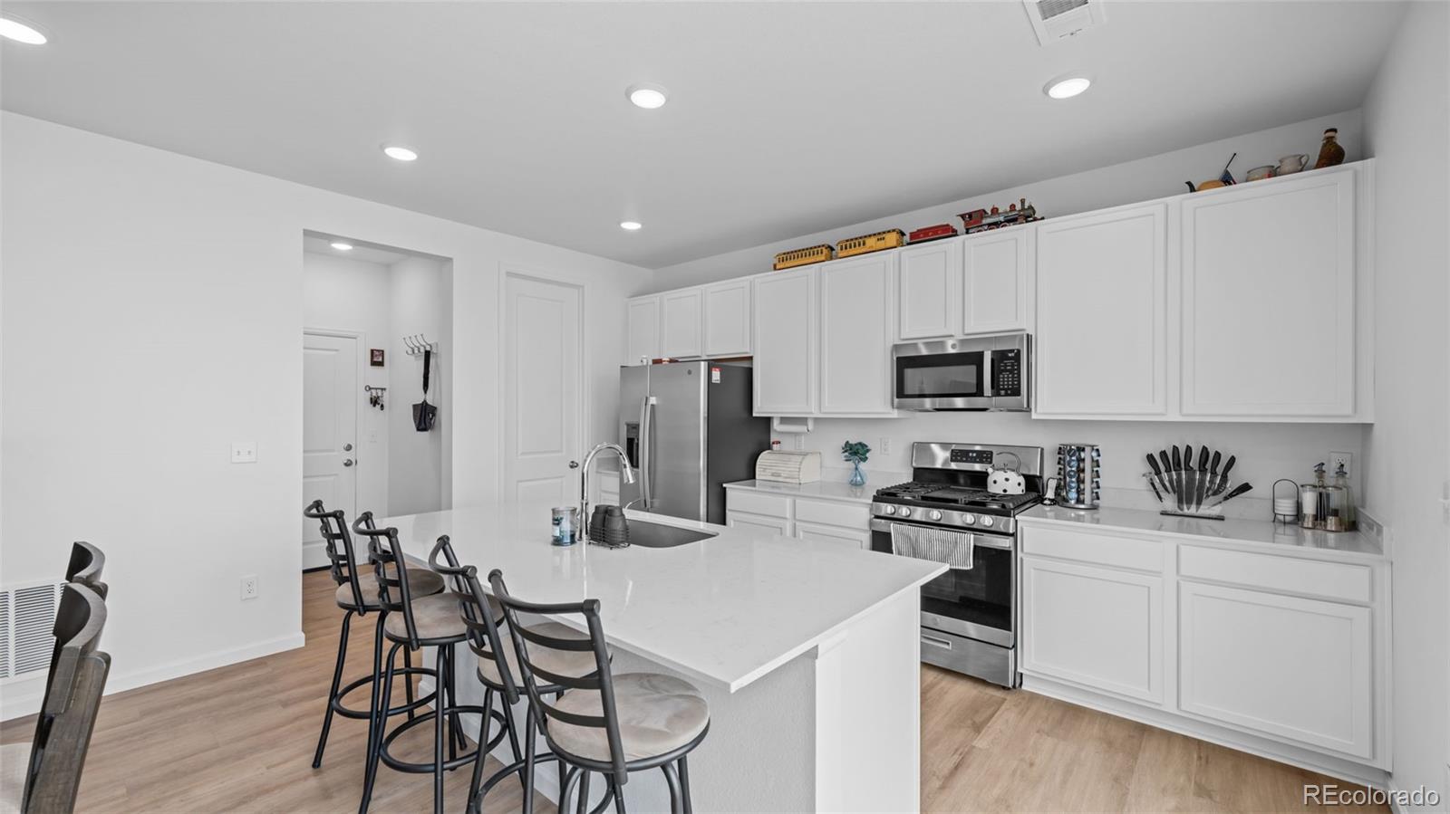 MLS Image #10 for 24770 e 39th avenue,aurora, Colorado