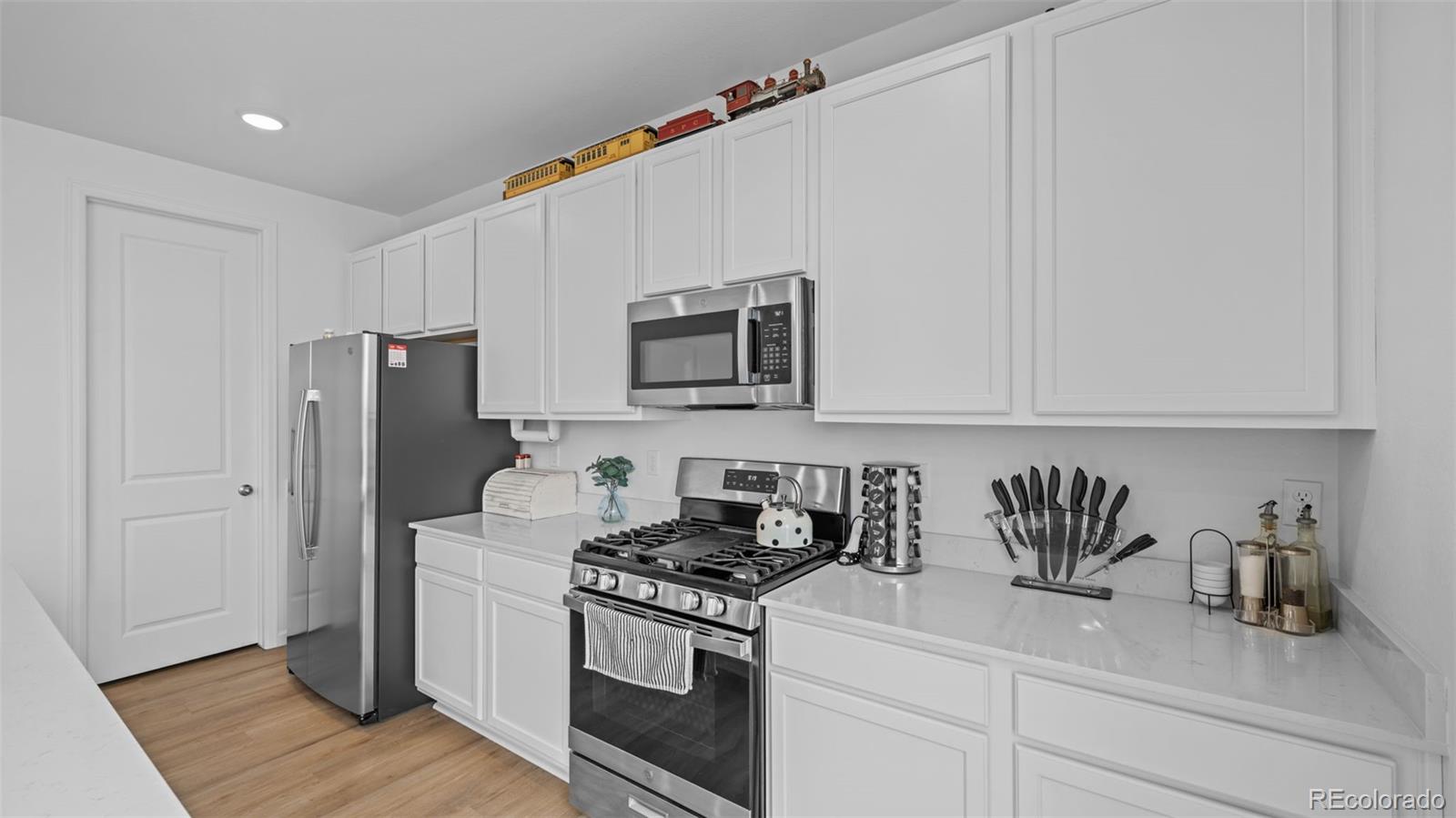 MLS Image #12 for 24770 e 39th avenue,aurora, Colorado