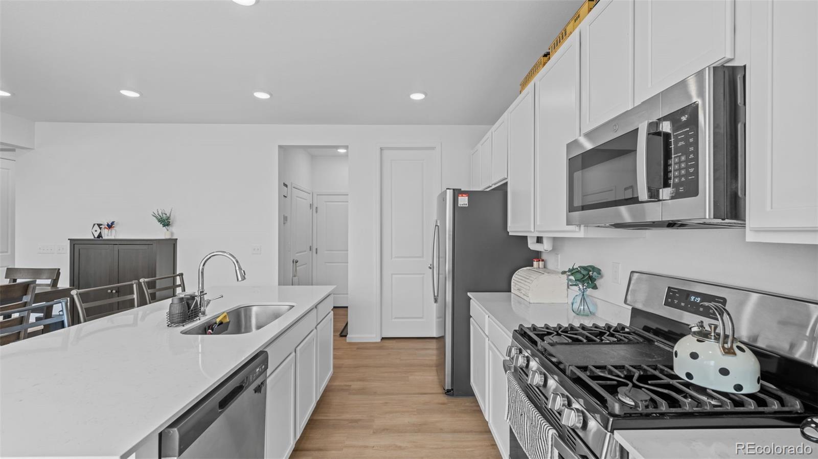 MLS Image #13 for 24770 e 39th avenue,aurora, Colorado