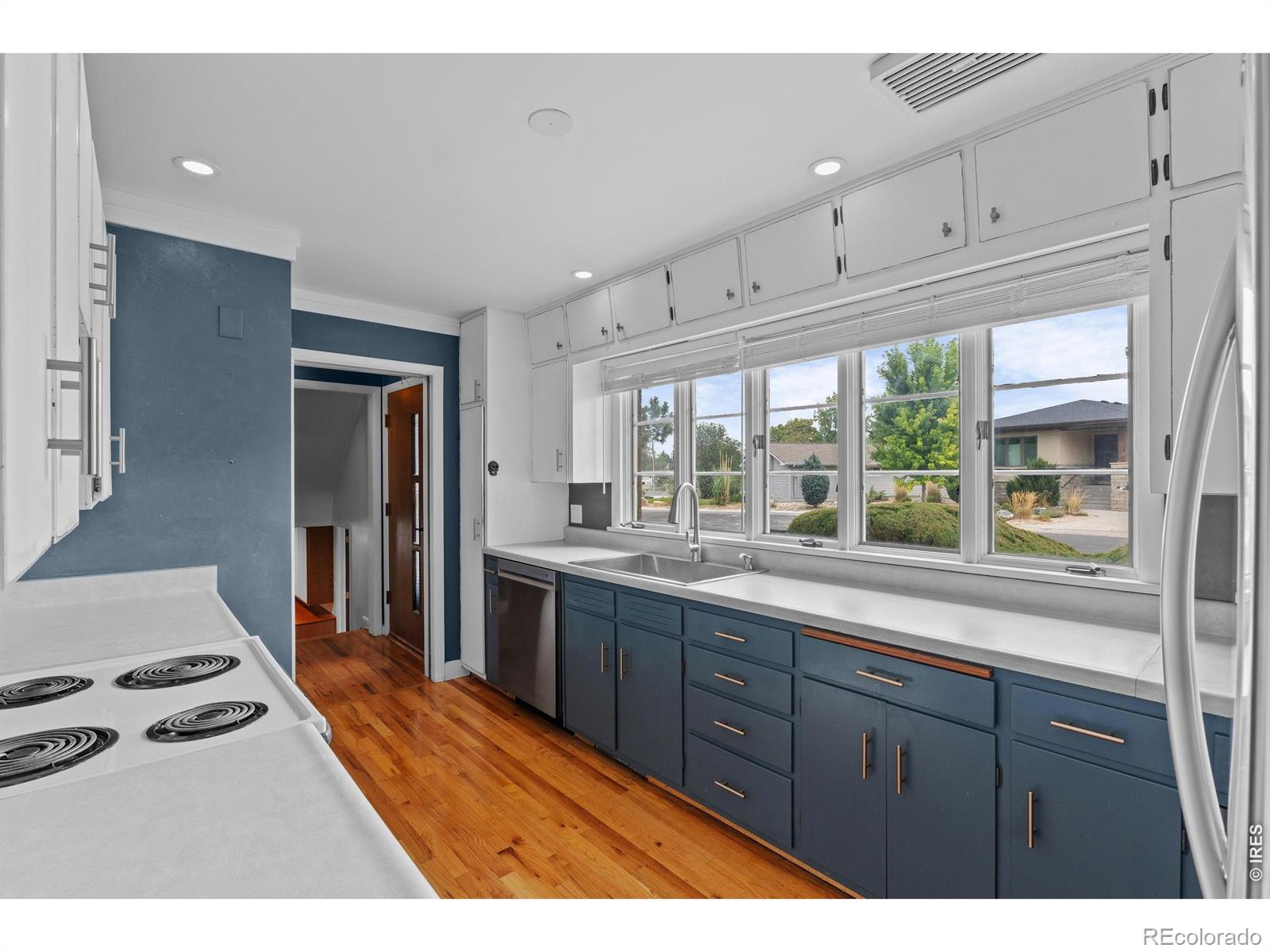 MLS Image #12 for 1539  west shore drive,loveland, Colorado