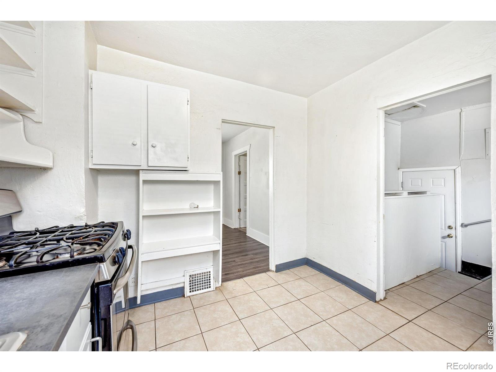 MLS Image #10 for 3059 s lincoln street,englewood, Colorado