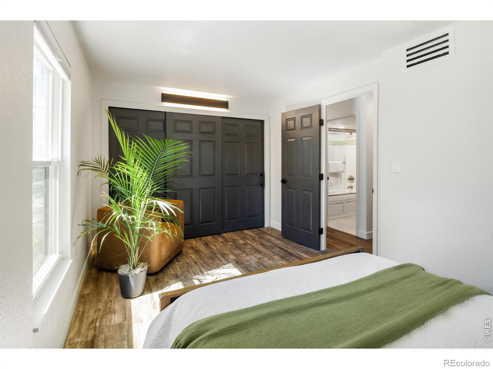MLS Image #15 for 2  adams street,denver, Colorado