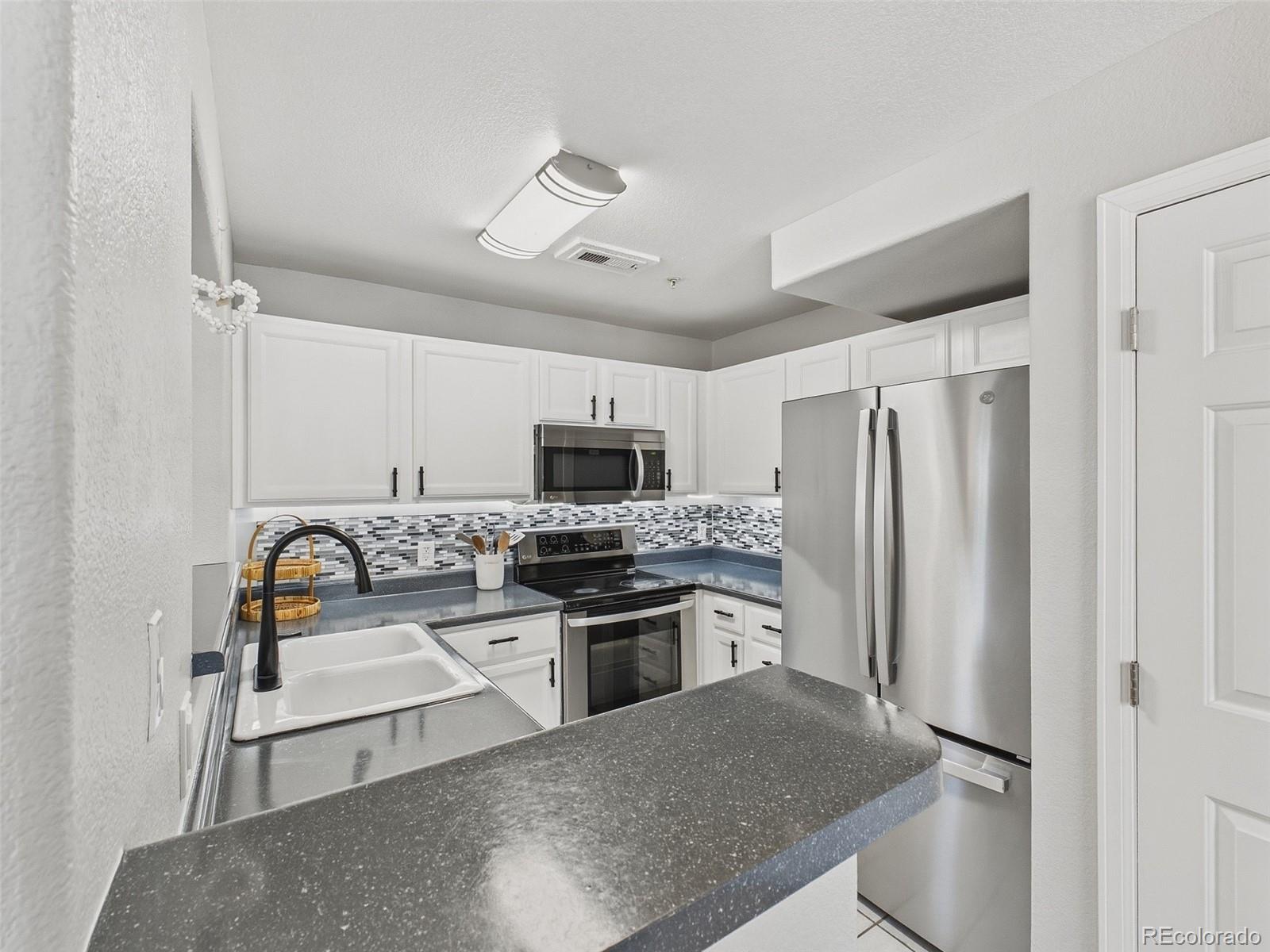 MLS Image #11 for 14296 e whitaker place,aurora, Colorado