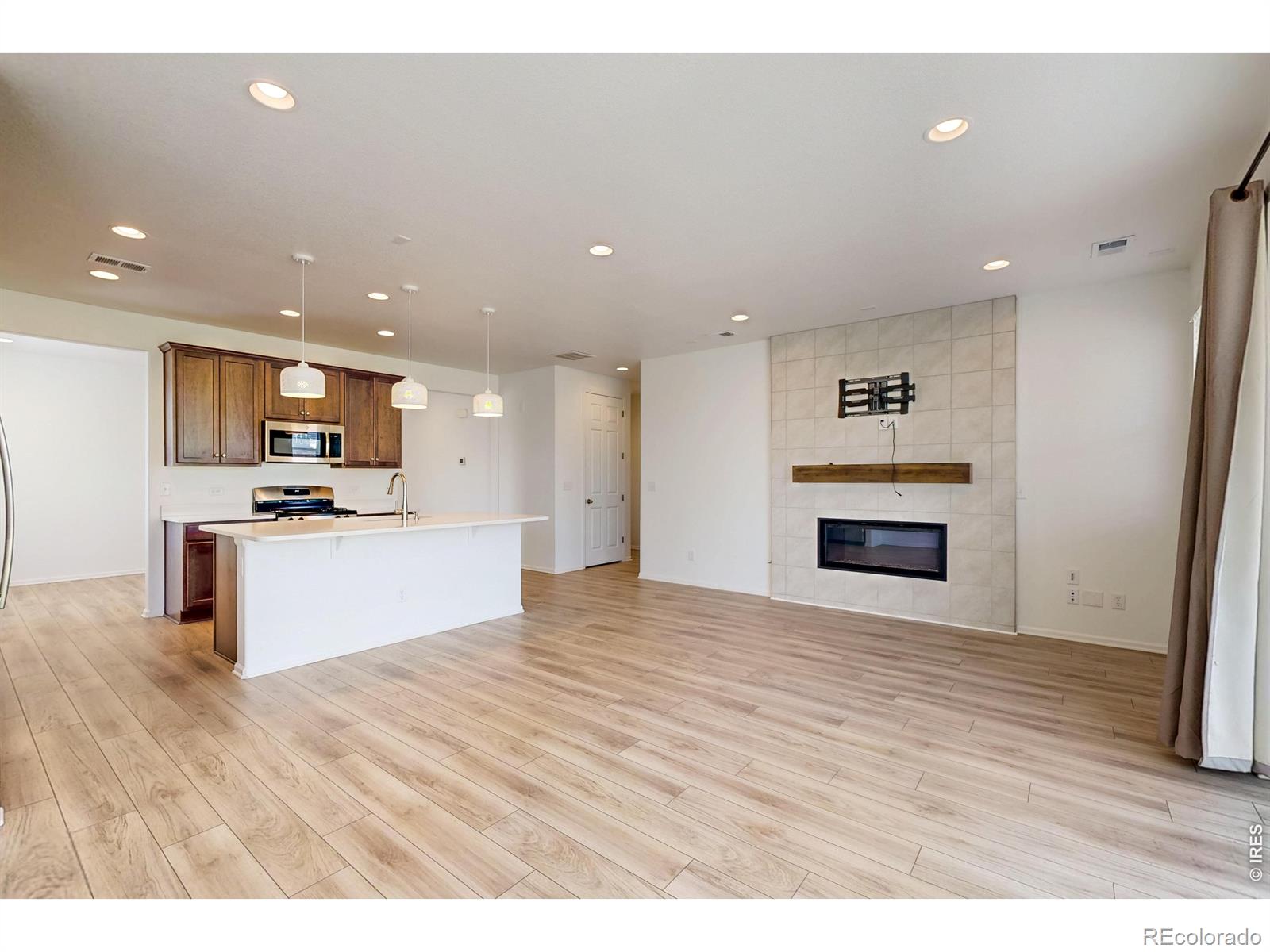 MLS Image #10 for 2866  sand beach lake drive,loveland, Colorado
