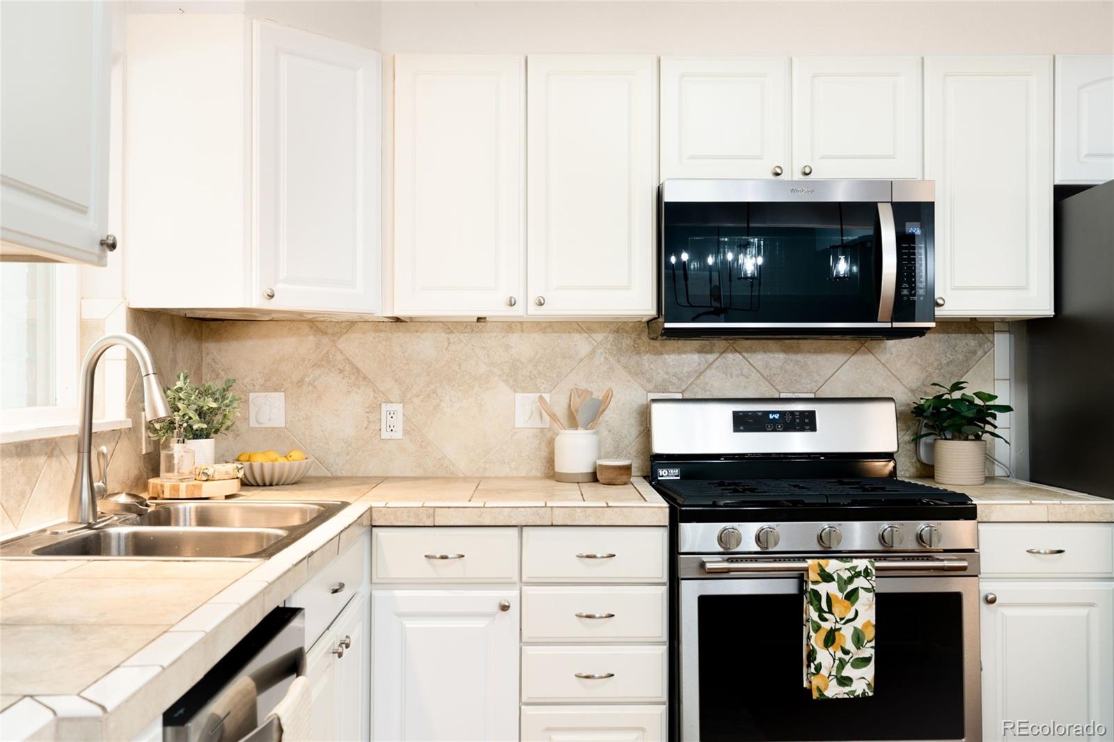 MLS Image #12 for 1176  tucson street,aurora, Colorado