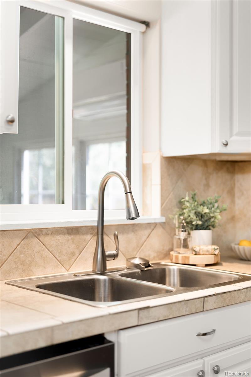 MLS Image #14 for 1176  tucson street,aurora, Colorado